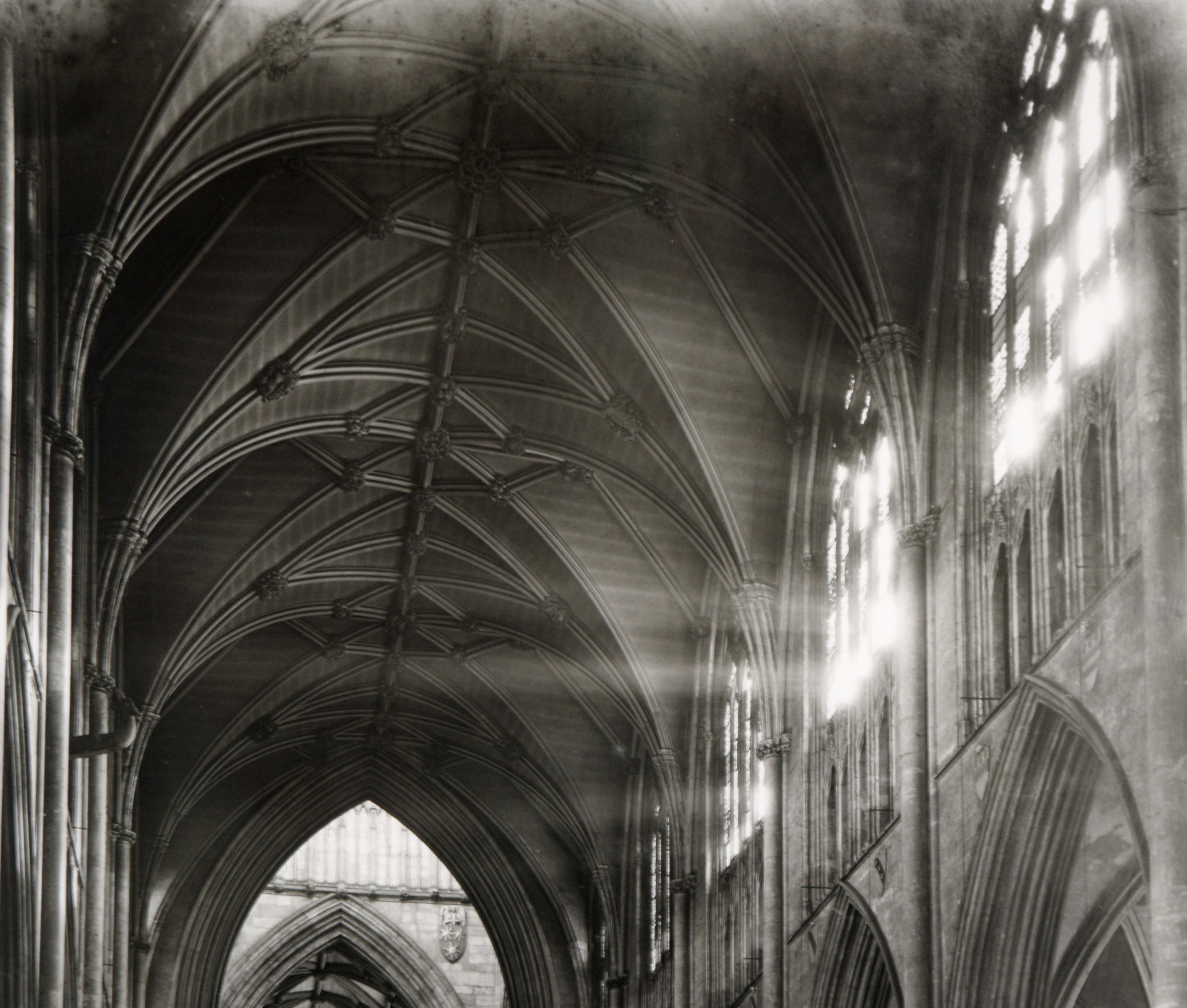 York Minster Minsterkathedrale, das Kirchenschiff mit Blick nach Osten Innenaufnahme (Realismus), Photograph, von Edwin Smith