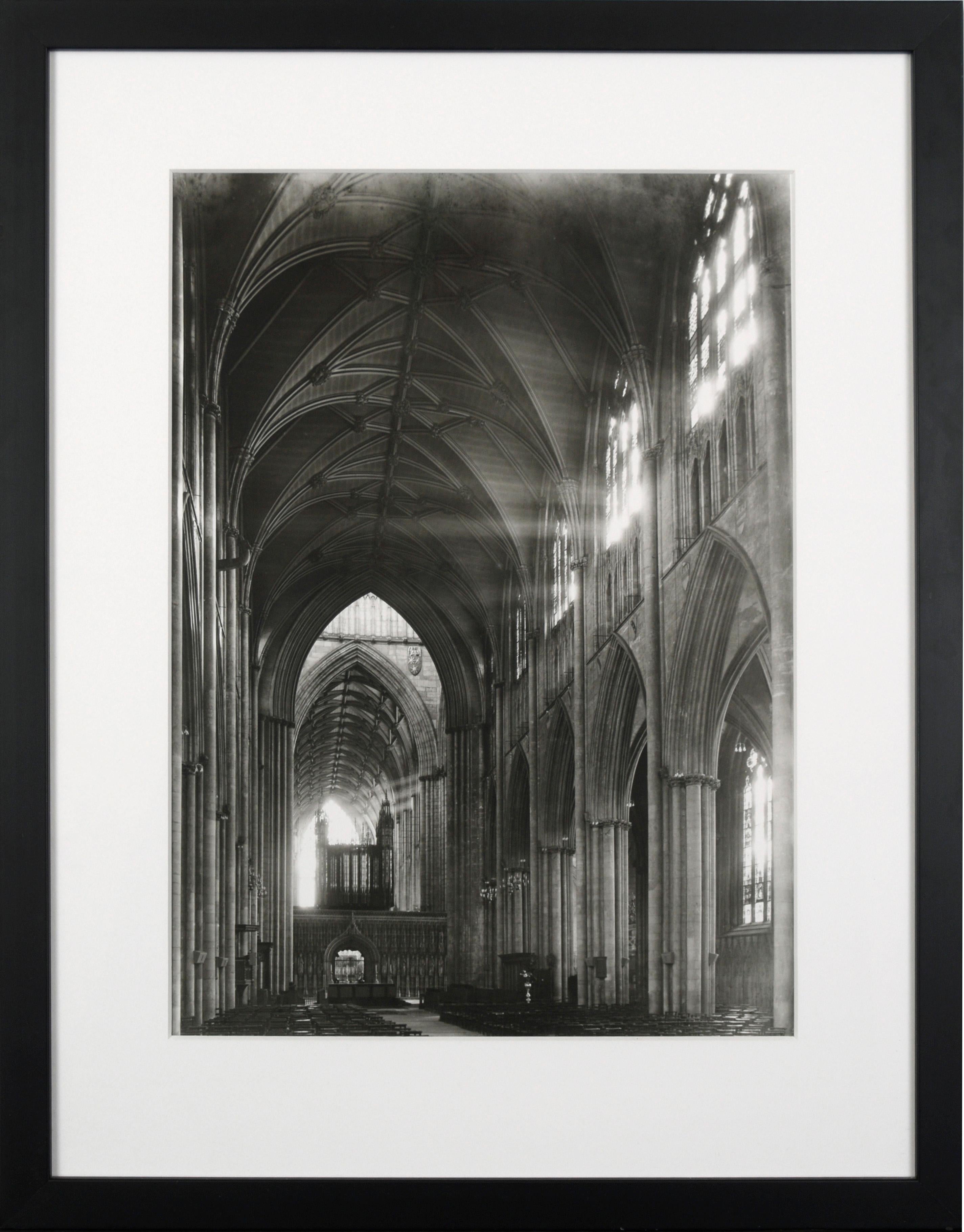 Edwin Smith Black and White Photograph – York Minster Minsterkathedrale, das Kirchenschiff mit Blick nach Osten Innenaufnahme