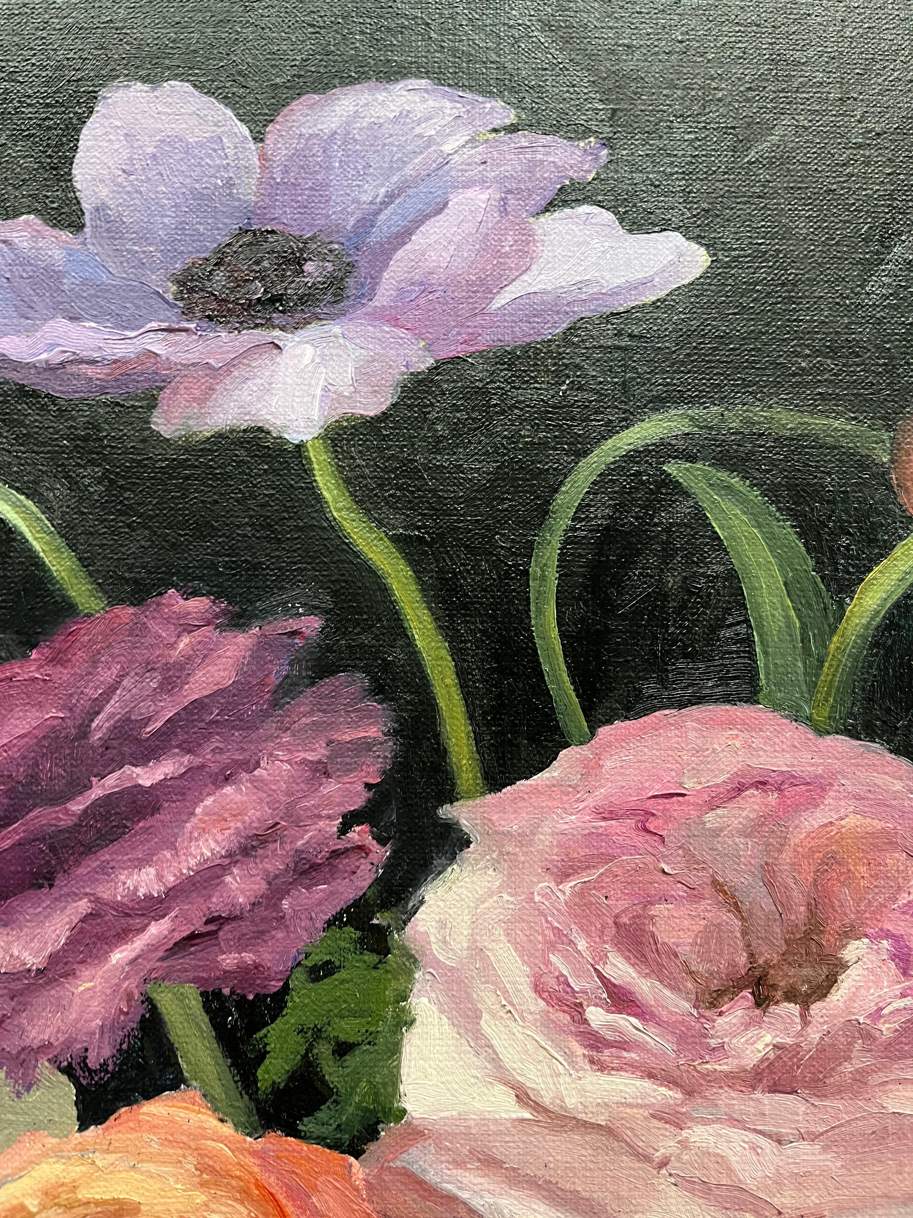 „Delightful gathering“ amerikanisches realistisches Stillleben mit bunten Blumen in Vase im Angebot 3