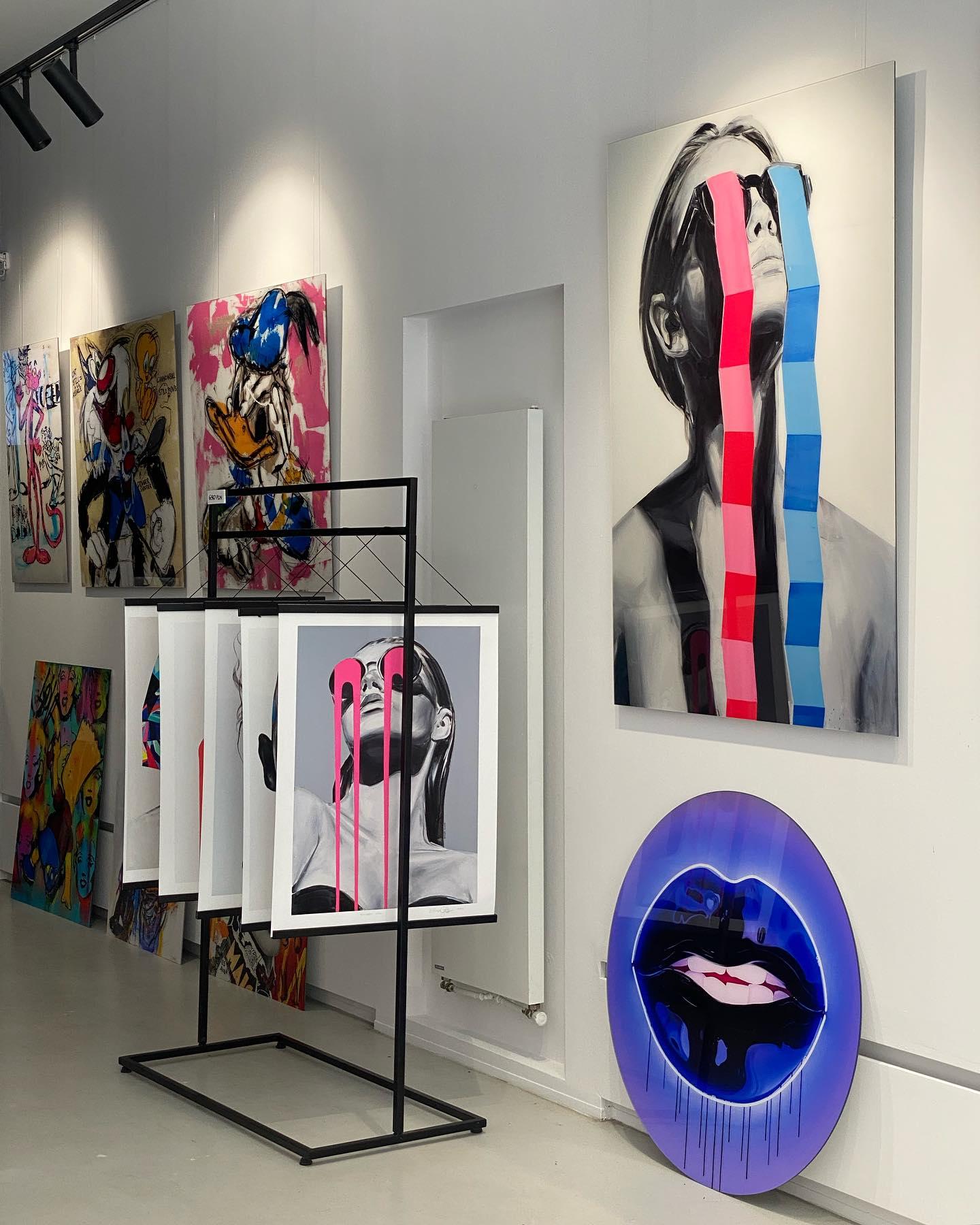 „PLACEBO.3“ Porträt Pop Art Plexiglasdruck 55' x 39' Zoll von Edyta Grzyb im Angebot 5