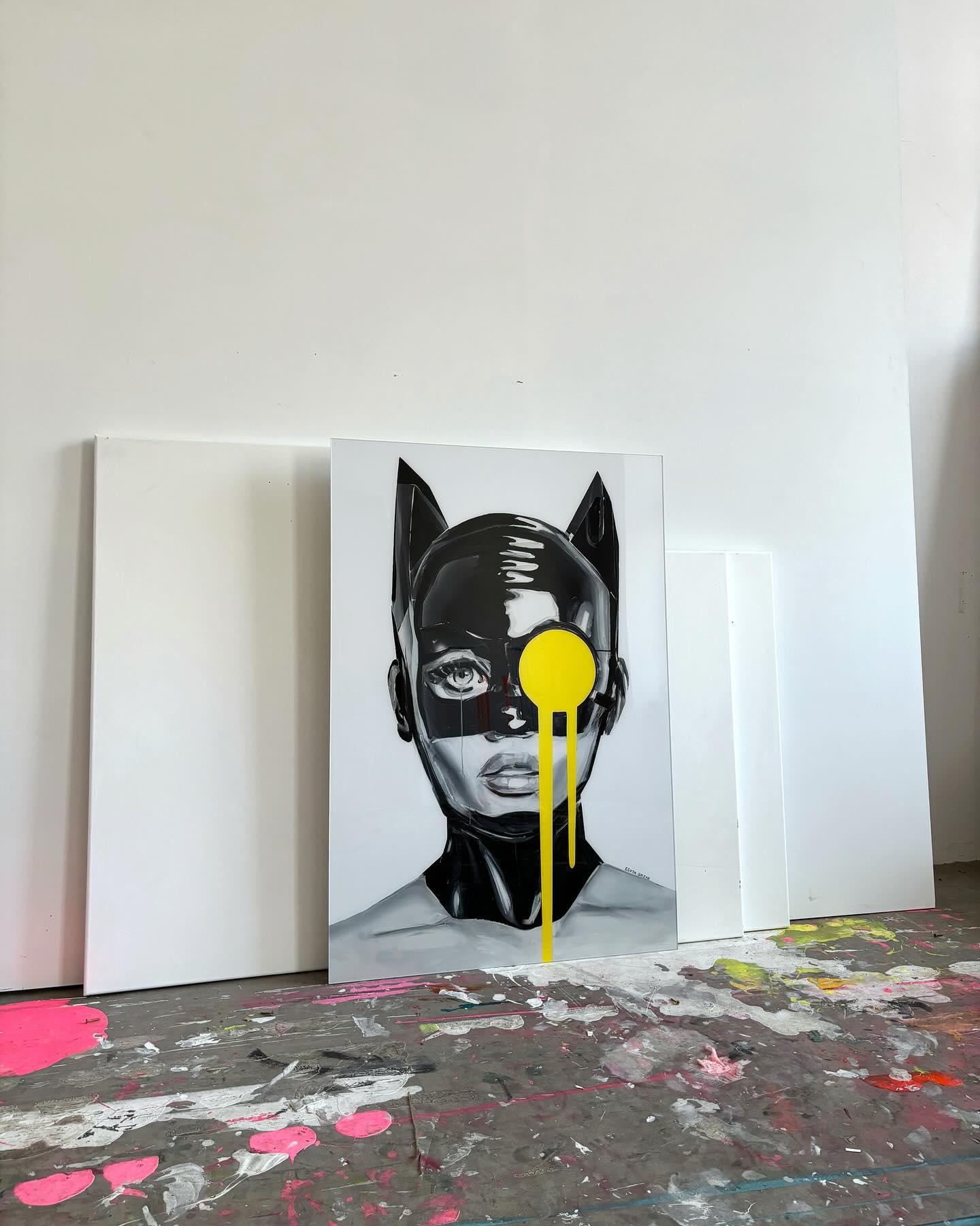 „VINYL BATWOMAN“ Plexiglasdruck 39' x 28' in Auflage von 50 Stück von Edyta Grzyb im Angebot 1