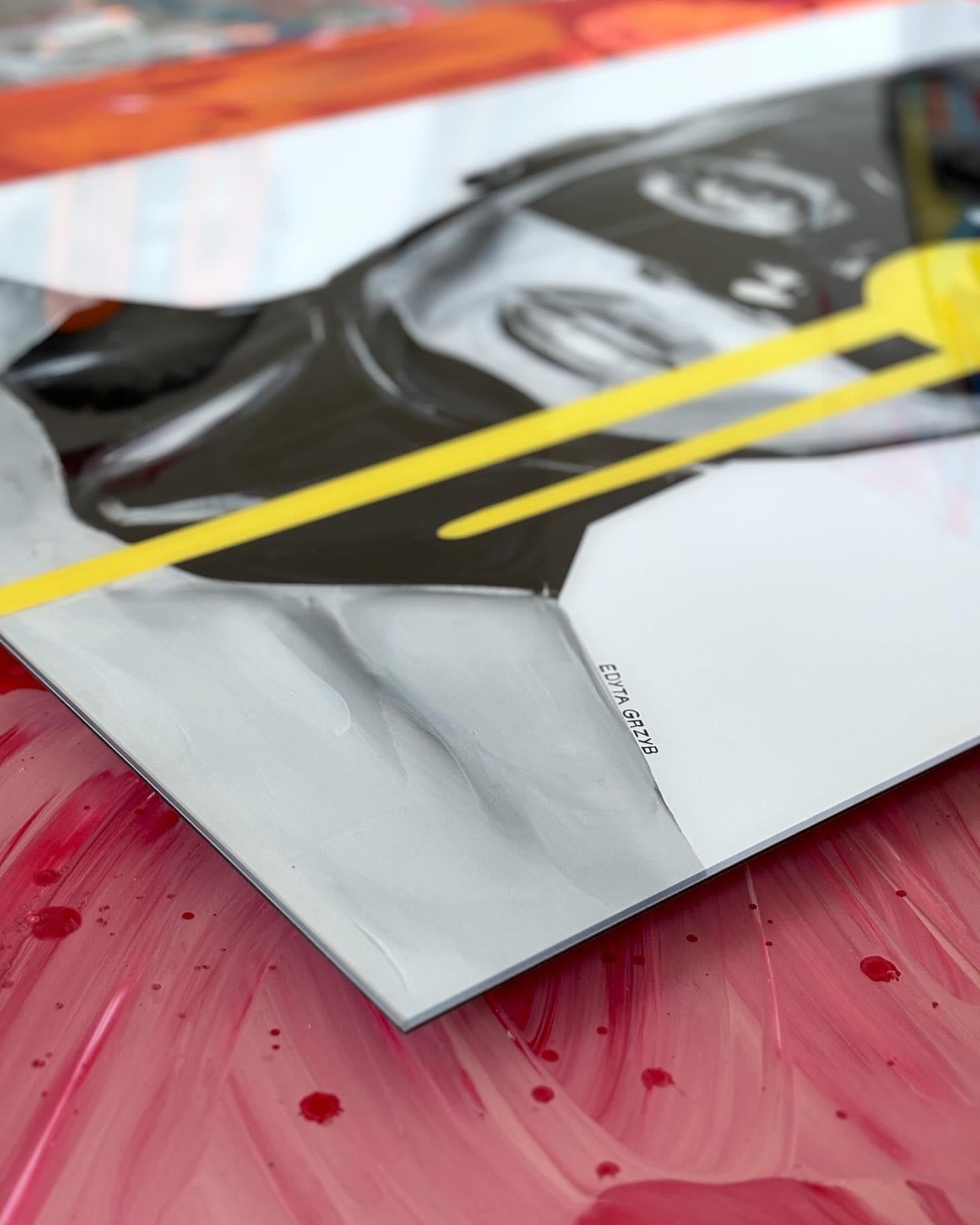 „VINYL BATWOMAN“ Plexiglasdruck 39' x 28' in Auflage von 50 Stück von Edyta Grzyb im Angebot 4