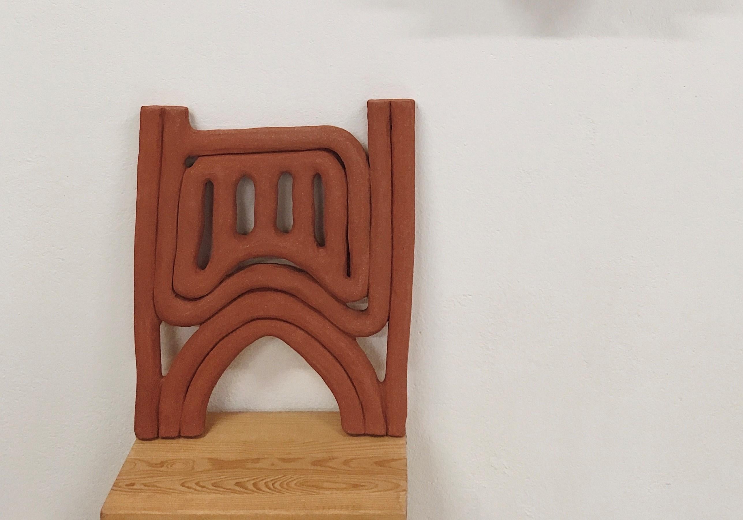 Escultura mural Edyu de Lea Munsch
Firmado y numerado sobre 10
Dimensiones: An 42 x Pr 4 x Al 50 cm
Materiales: Gres
Cada pieza es única, con personalidad y marcas propias.

Léa Munsch explora su potencialidad con un enfoque guiado por el instinto y