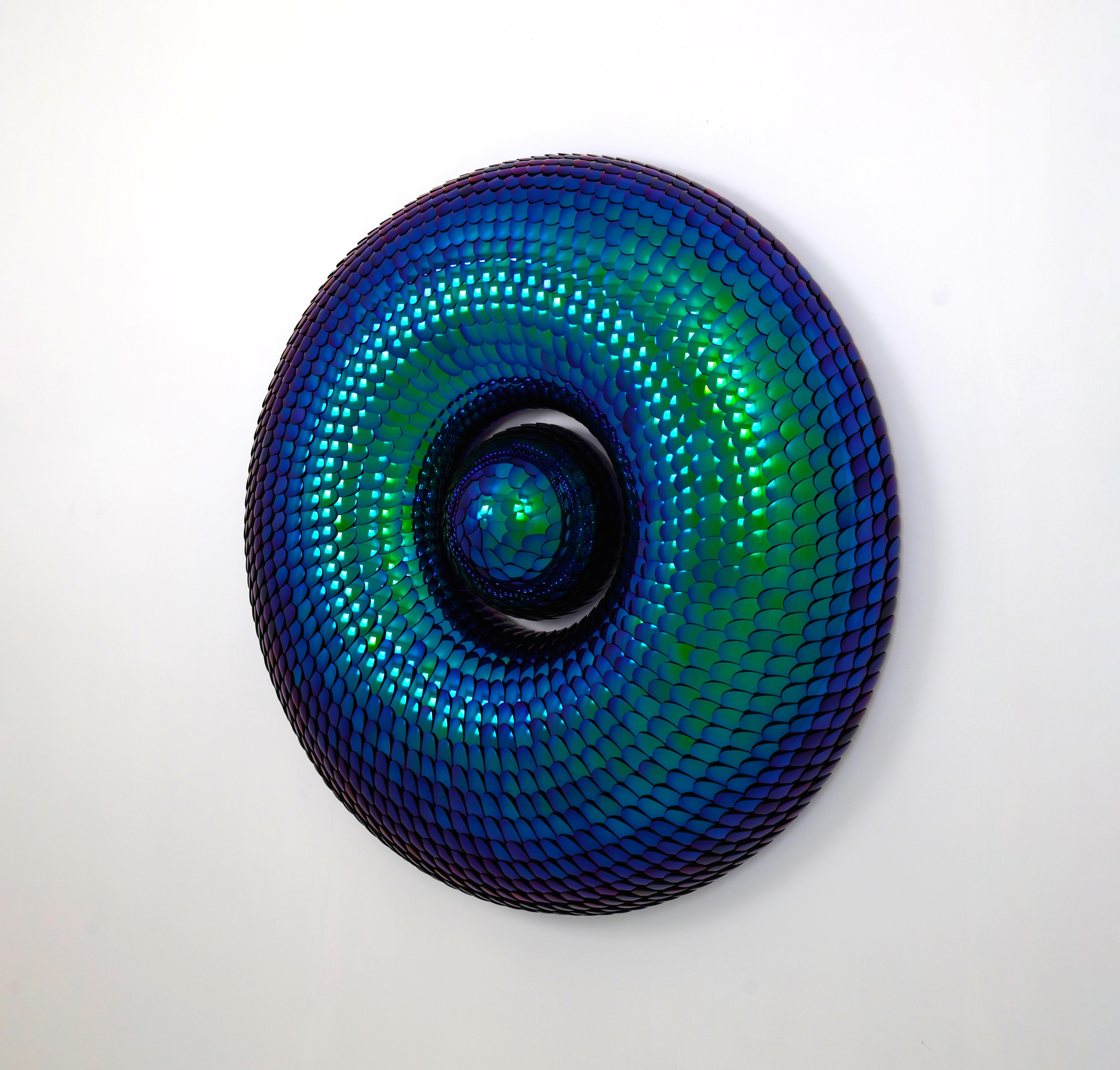 Habitat Elusive, a sculpture by Eelco Hilgerson. This piece is made with polarised lenses and consists of two independent pieces.
Colour: green - blue

Introducing 