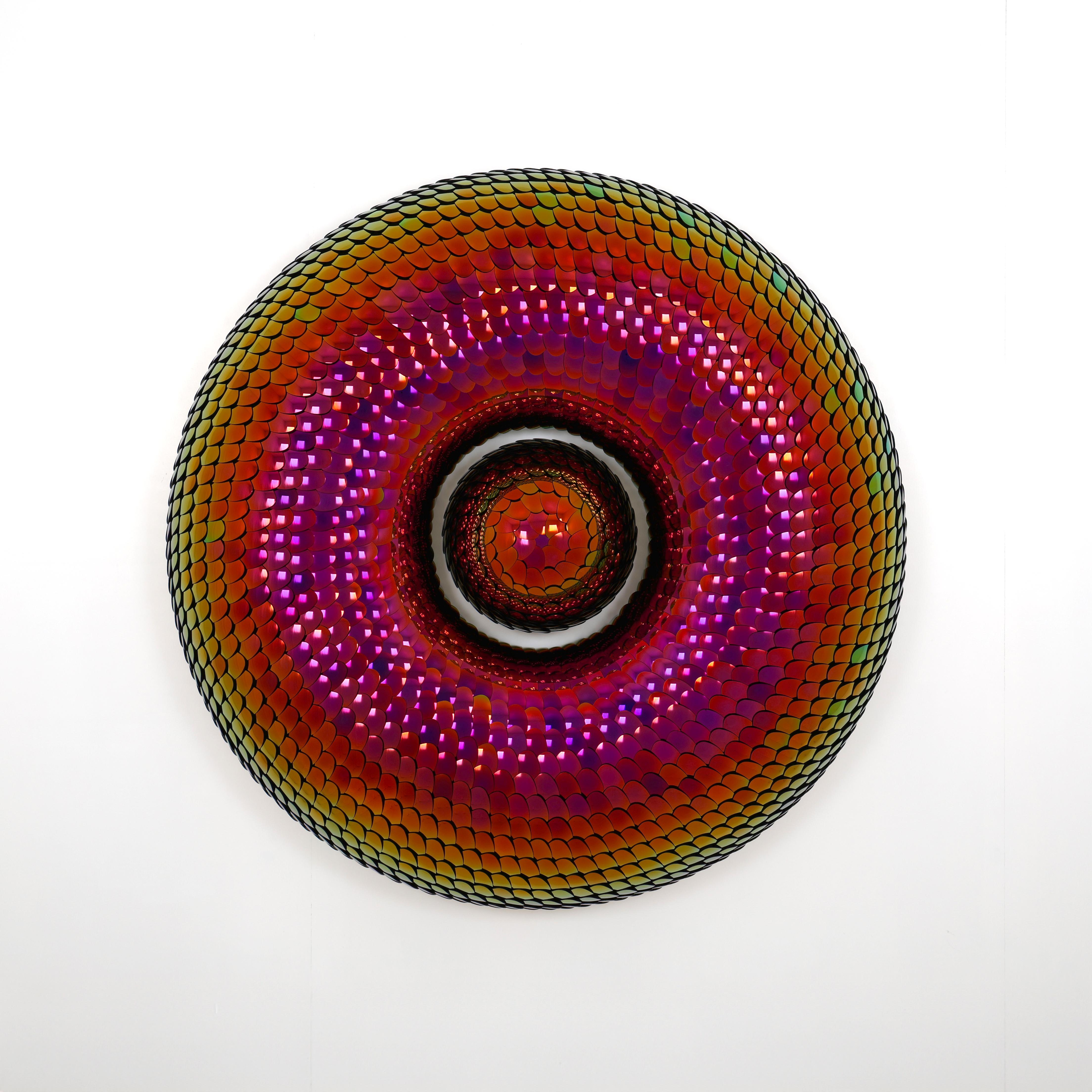 Hábitat Elusivo, escultura de Eelco Hilgerson. Esta pieza está fabricada con lentes polarizadas y consta de dos piezas independientes.
Color: rojo - rosa

Presentamos "Elusive" de la renombrada familia Habitat, una escultura abstracta que