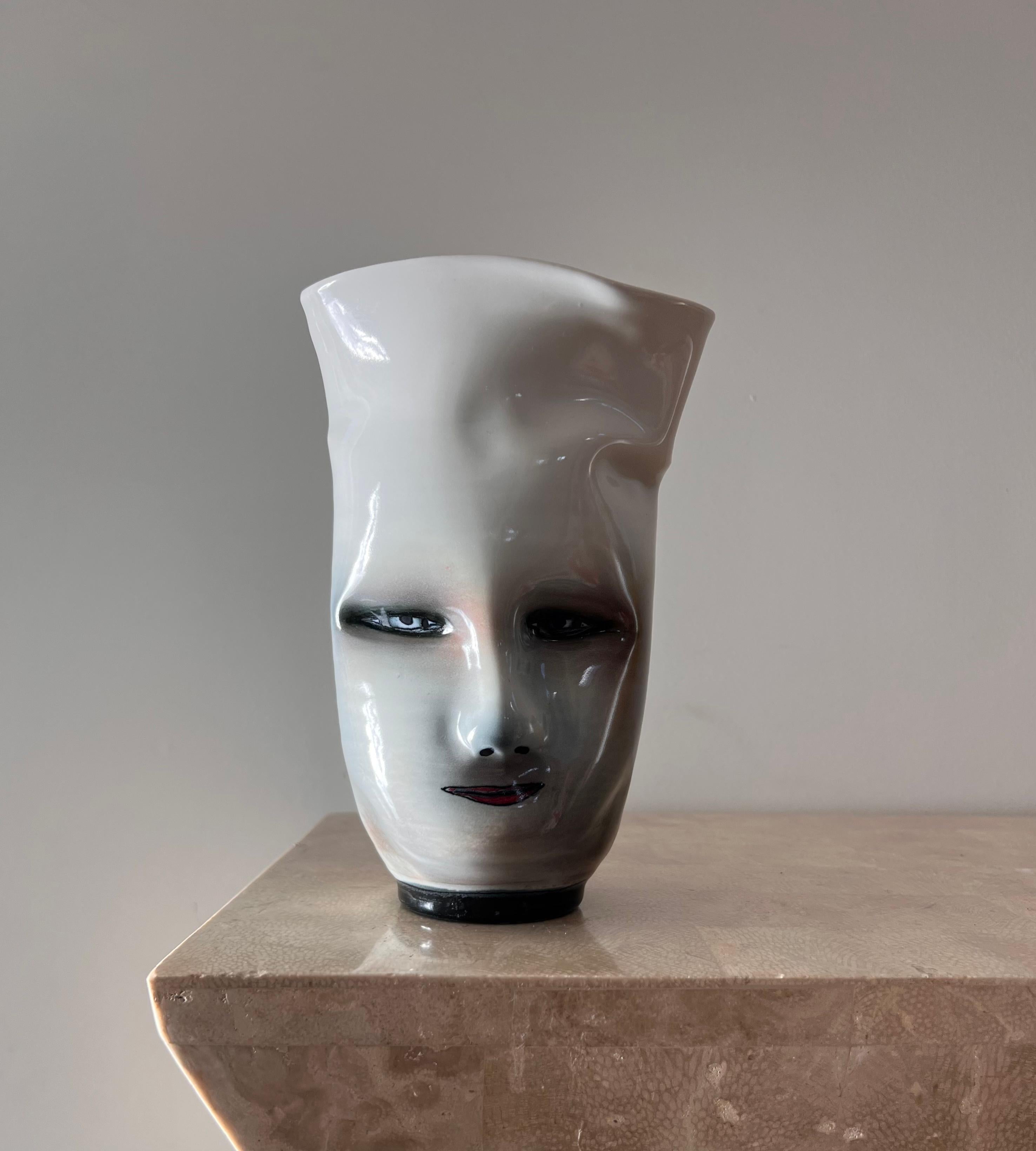 Postmoderne Vase à visage postmoderne Eerie de l'artiste Bing Gleitsman, 1996