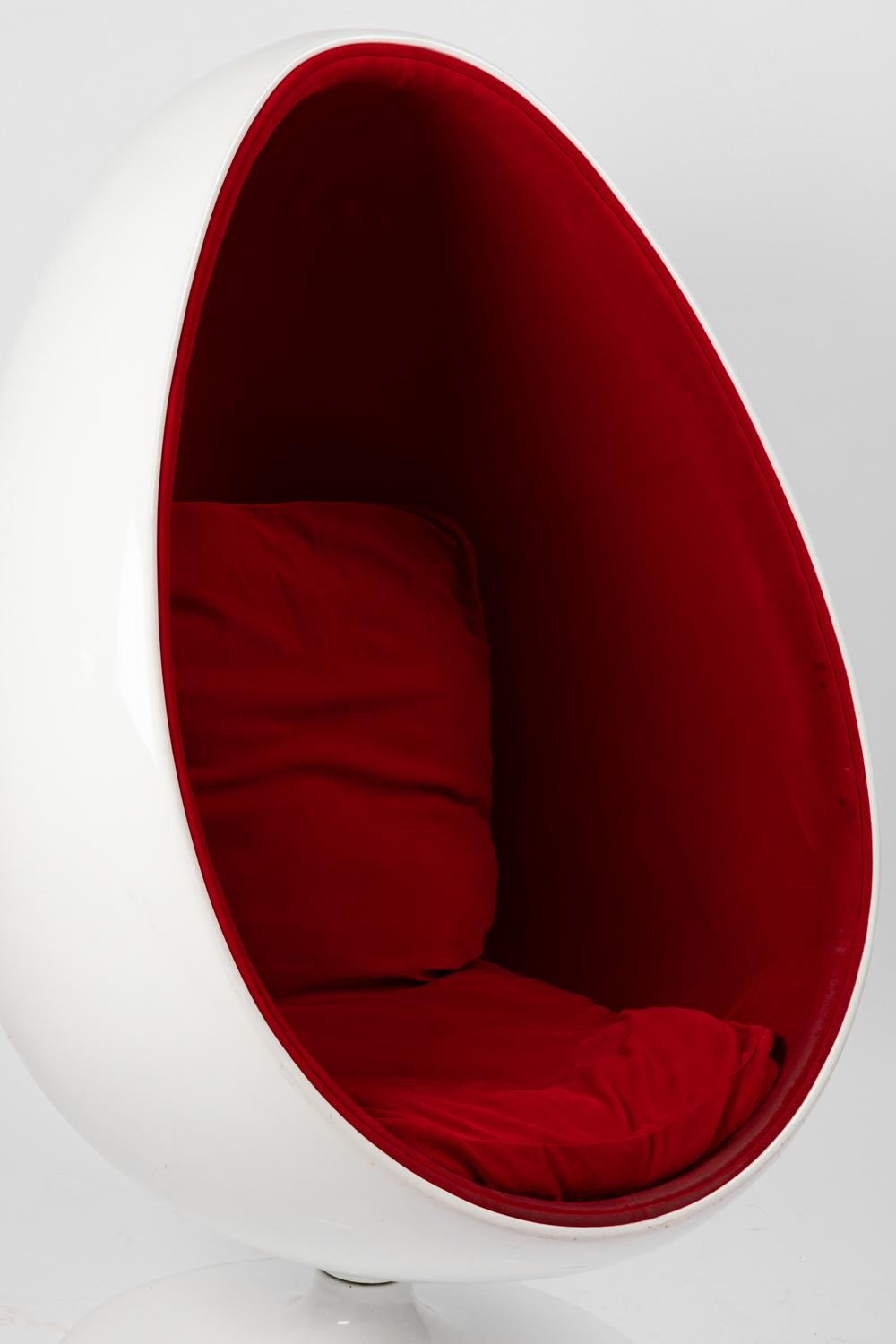 Eggg chair, 1990s 2