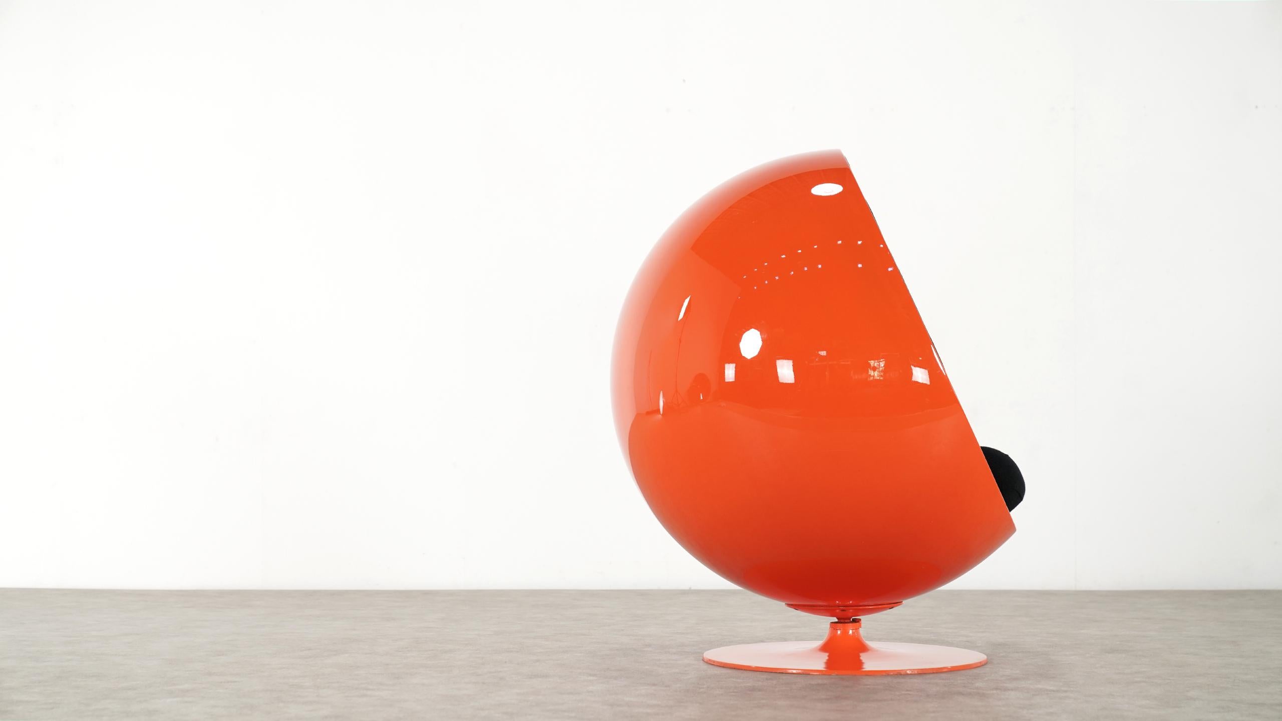 Eero Aarnio, Ball Chair by Asko, Signed 1, Edition in Bright Orange 1963 Finland In Excellent Condition In Munster, NRW
