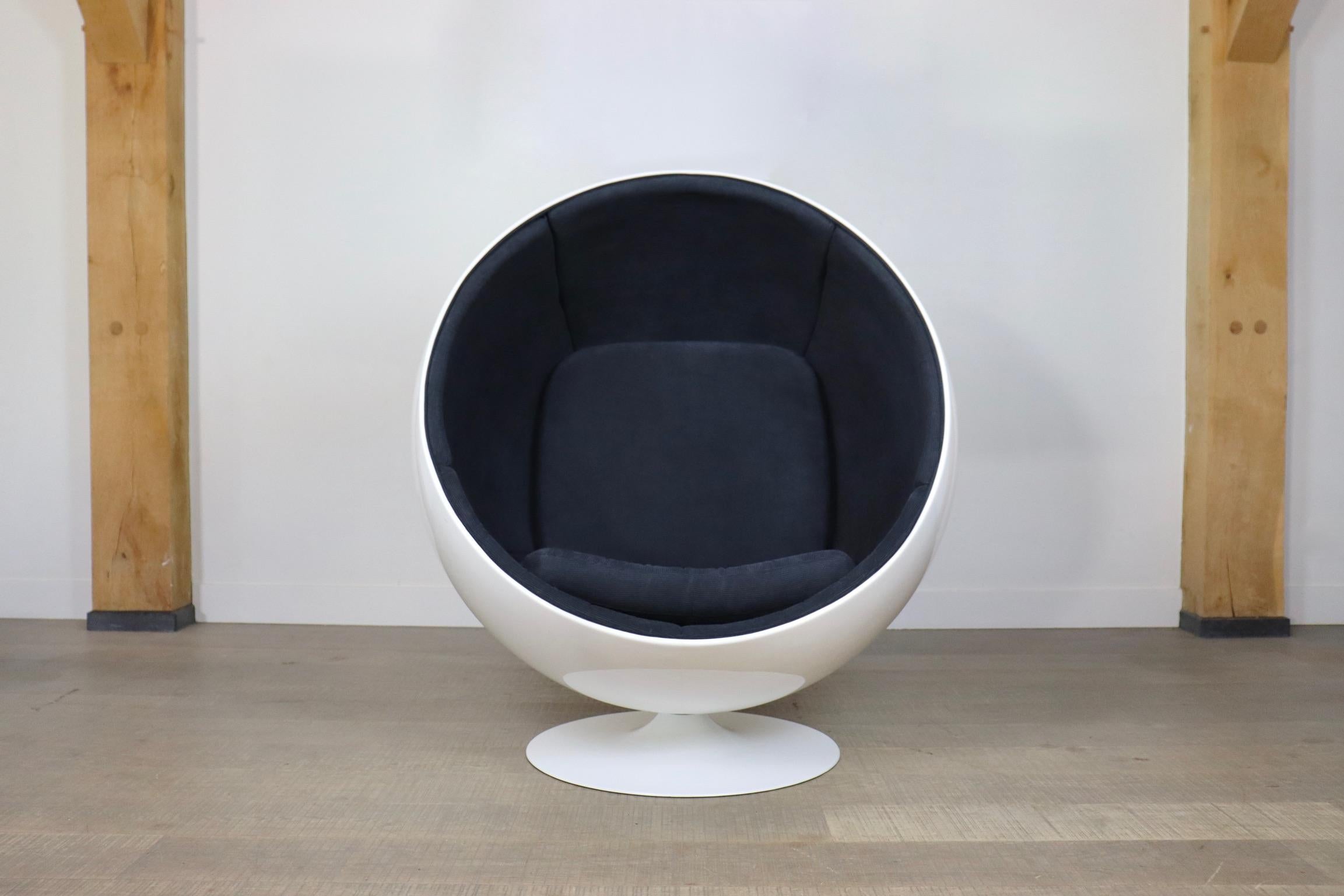 Eero Aarnio Ball Chair for Adelta, 1980s In Excellent Condition In ABCOUDE, UT