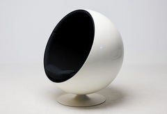 Eero Aarnio "Ball Chair" – Iconic Mid-Century Modern Design