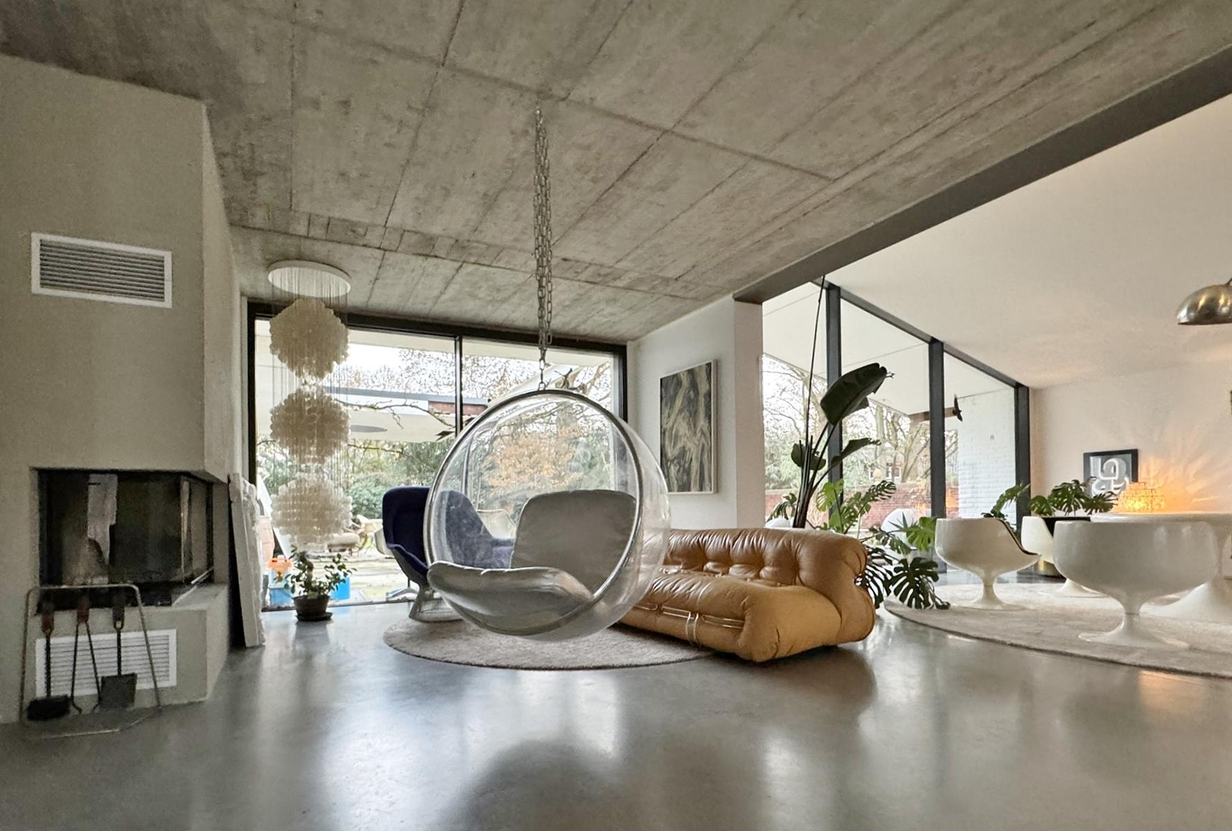 Eero Aarnio Bubble Chair für Asko - Iconic Design Space Age Original Leder im Zustand „Starke Gebrauchsspuren“ im Angebot in Telgte, DE