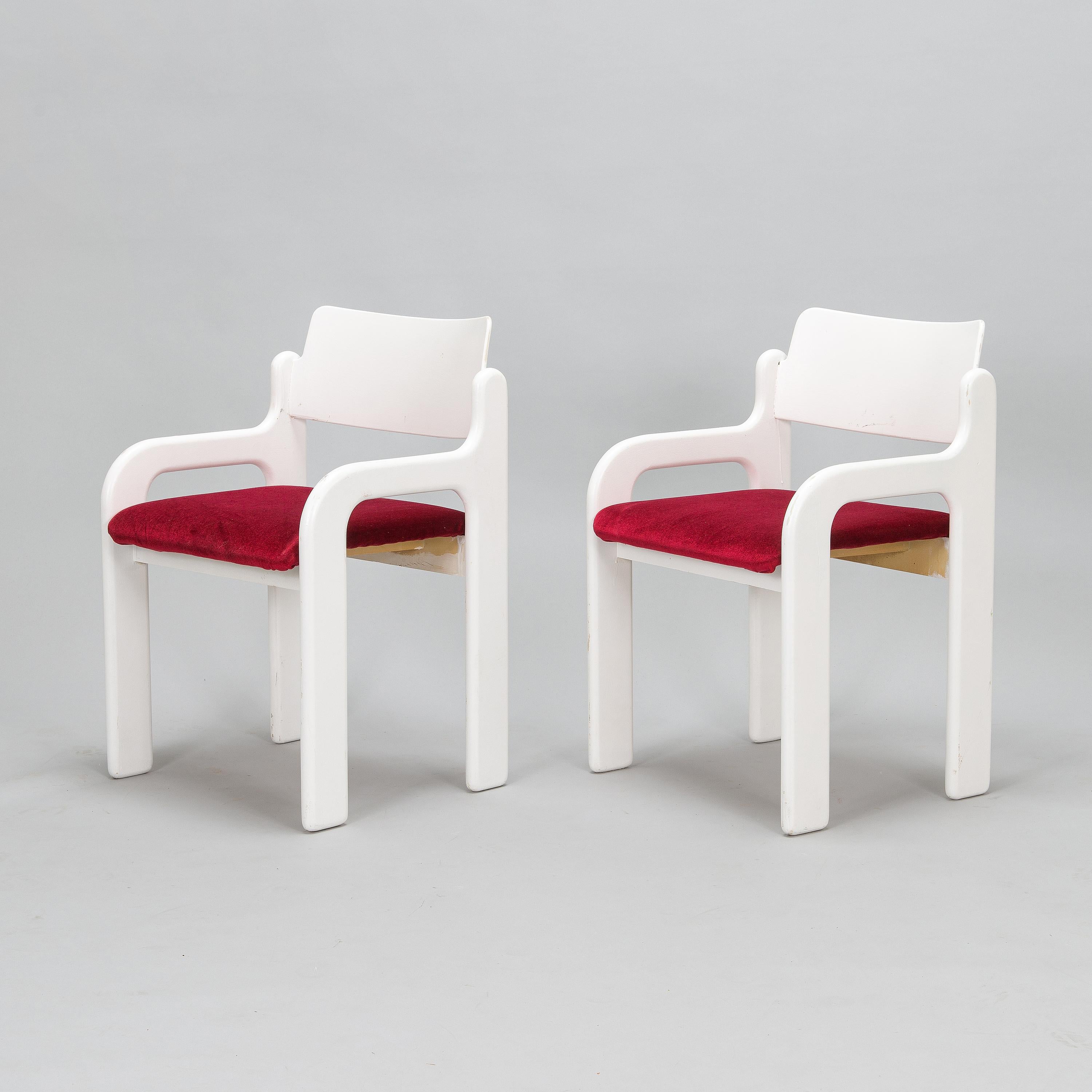 Eero Aarnio
(Finland, Born 1932)
Eero Aarnio, a set of four 1970s 'Flamingo' chairs for Asko Finland.
White lacquered frames and red textile upholstery. Marked with manufacturer's label. Height to seat 44 cm. Width 50 cm, height 73 cm.
Good