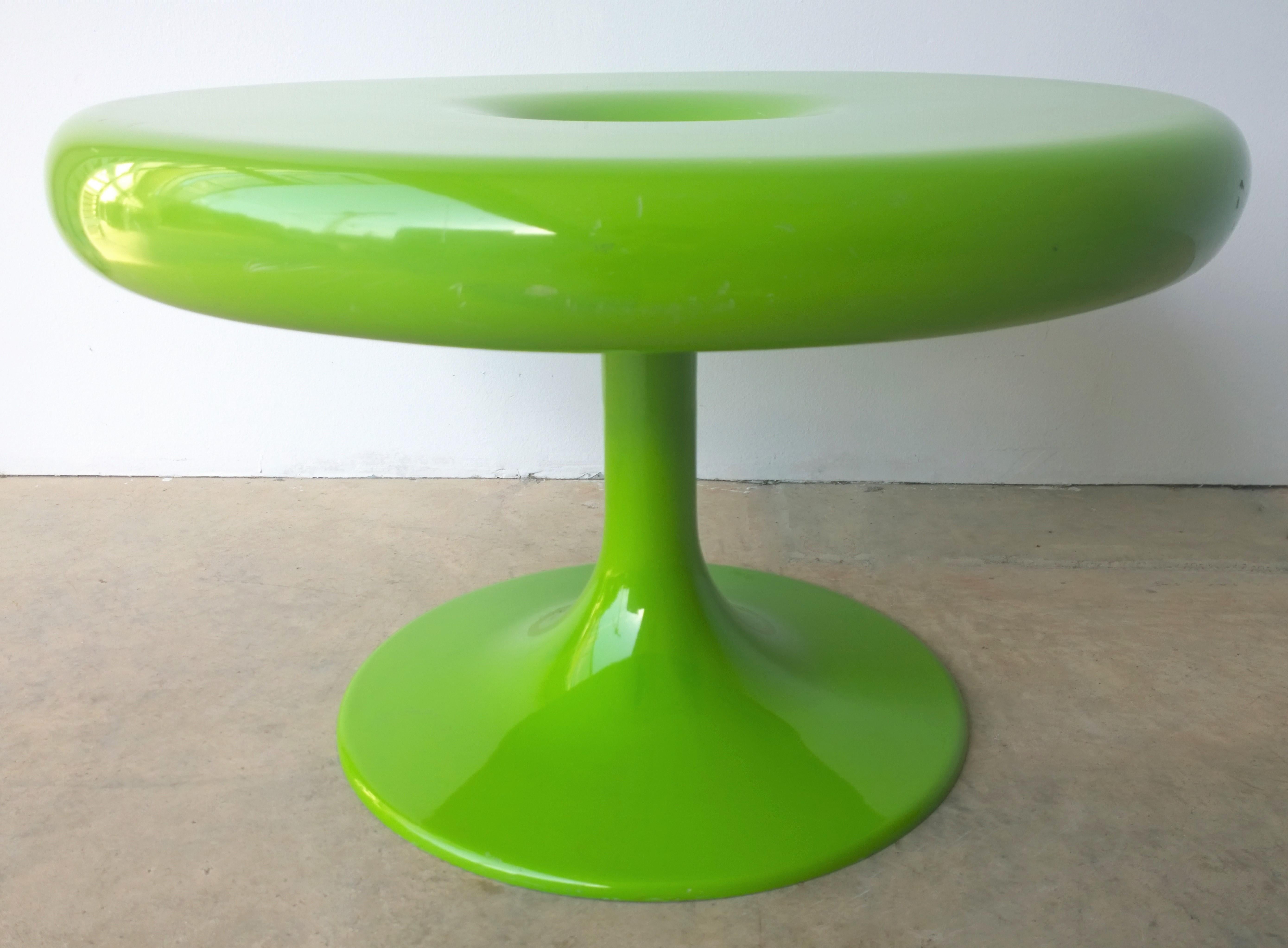 Offered is a Mid-Century Modern Eero Aarnio Kantarelli for Asko of Finland molded plastic / fiberglass round top with pedestal occasional / side table / small cocktail or coffee table in apple / Chartreuse green. This molded plastic occasional /