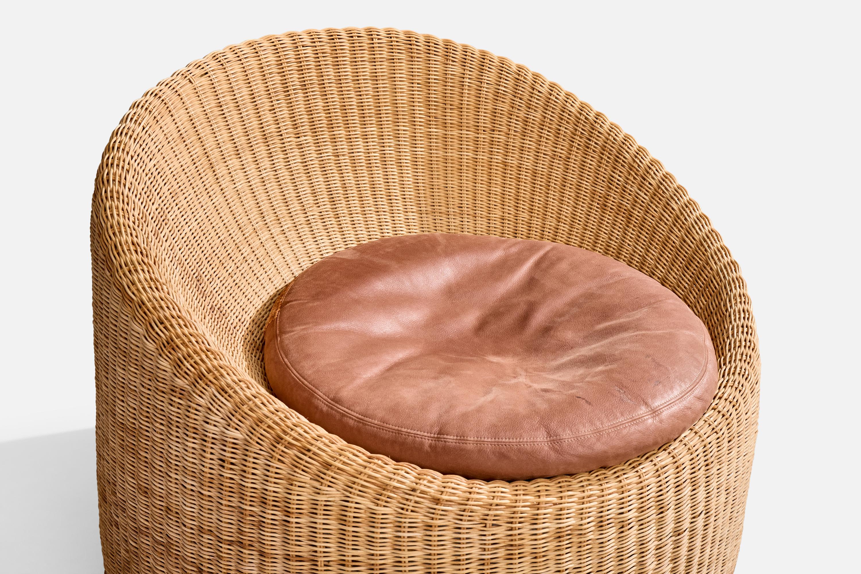 Eero Aarnio, Sedie da salotto, rattan, pelle, Finlandia, anni '70 in vendita 1