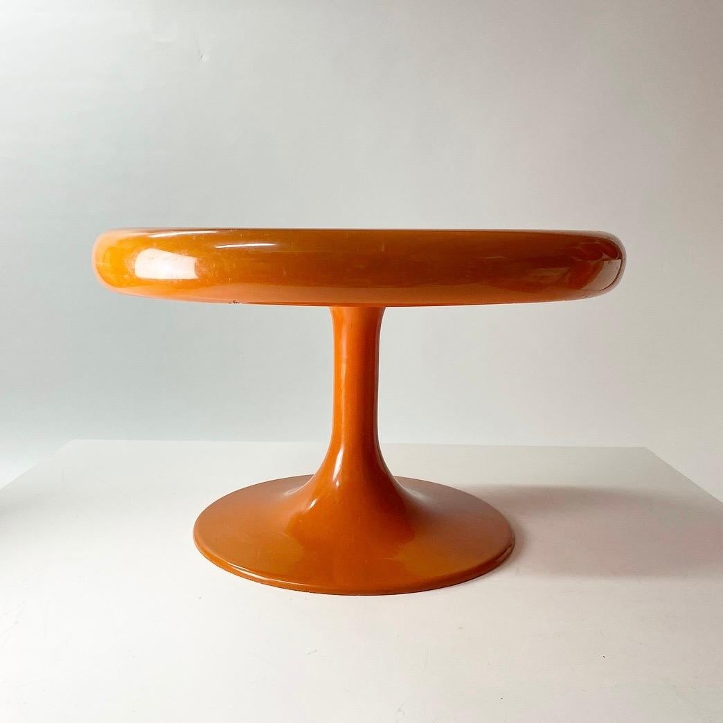 Iconic Kantarelli coffee table by Eero Aarnio for Asko, Finland, 1968.

All original with few blemishes to the edges and the center. Please see close ups. No structural damages and overall in a good condition.

Size: 70cm diameter and 44cm high.