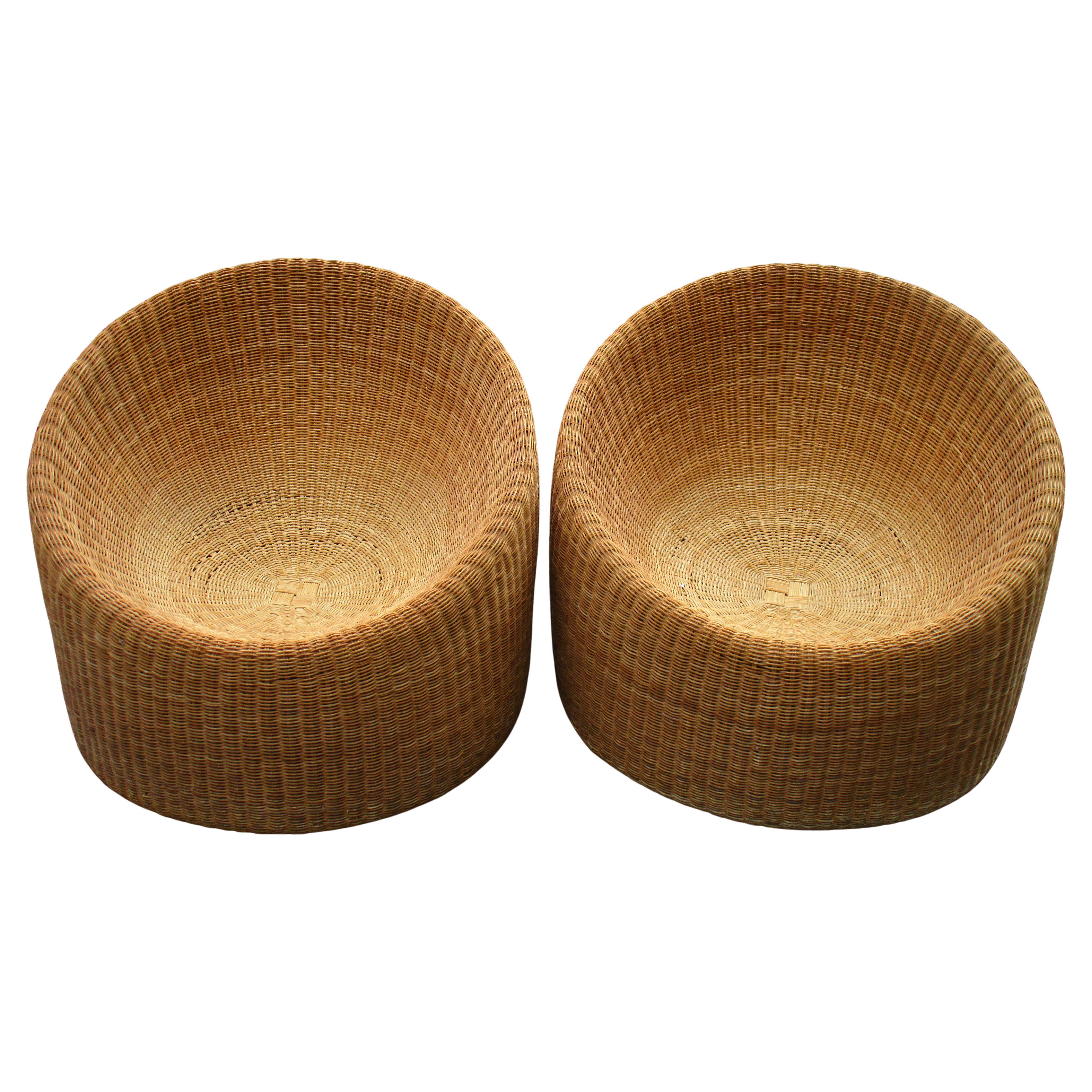 Pair Eero Aarnio Rattan Elephant Boot Lounge Chairs, 1960-1970 In Good Condition For Sale In Rochester, NY