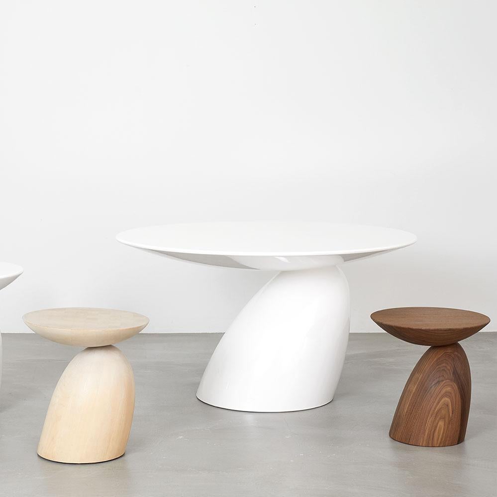 The Parabel was designed in 1993 by Eero Aarnio, and first shown at the International Furniture Fair in Cologne, Germany in January 2002. The table is made of fibreglass and comes in three sizes; small, large and oval. It is only available in white,