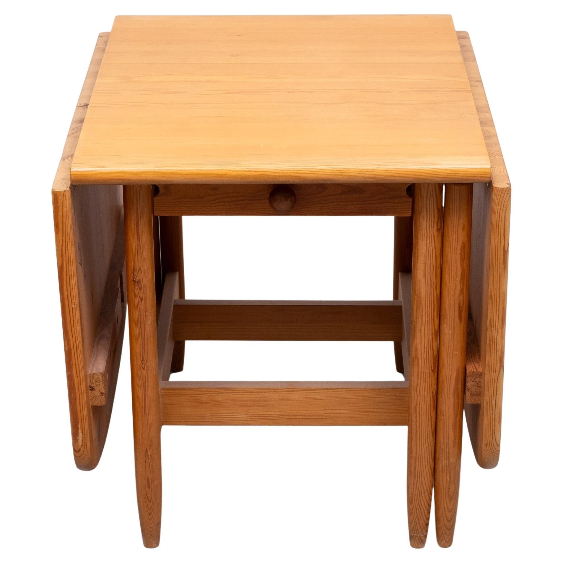 Solid Pine ,drop leaf dining table  design by  Eero Aarnio  for Laukaan Puu, 
1970s . Very easy to use . One drawer used on both sides . 
 64 cm to  180cm  Good condition .