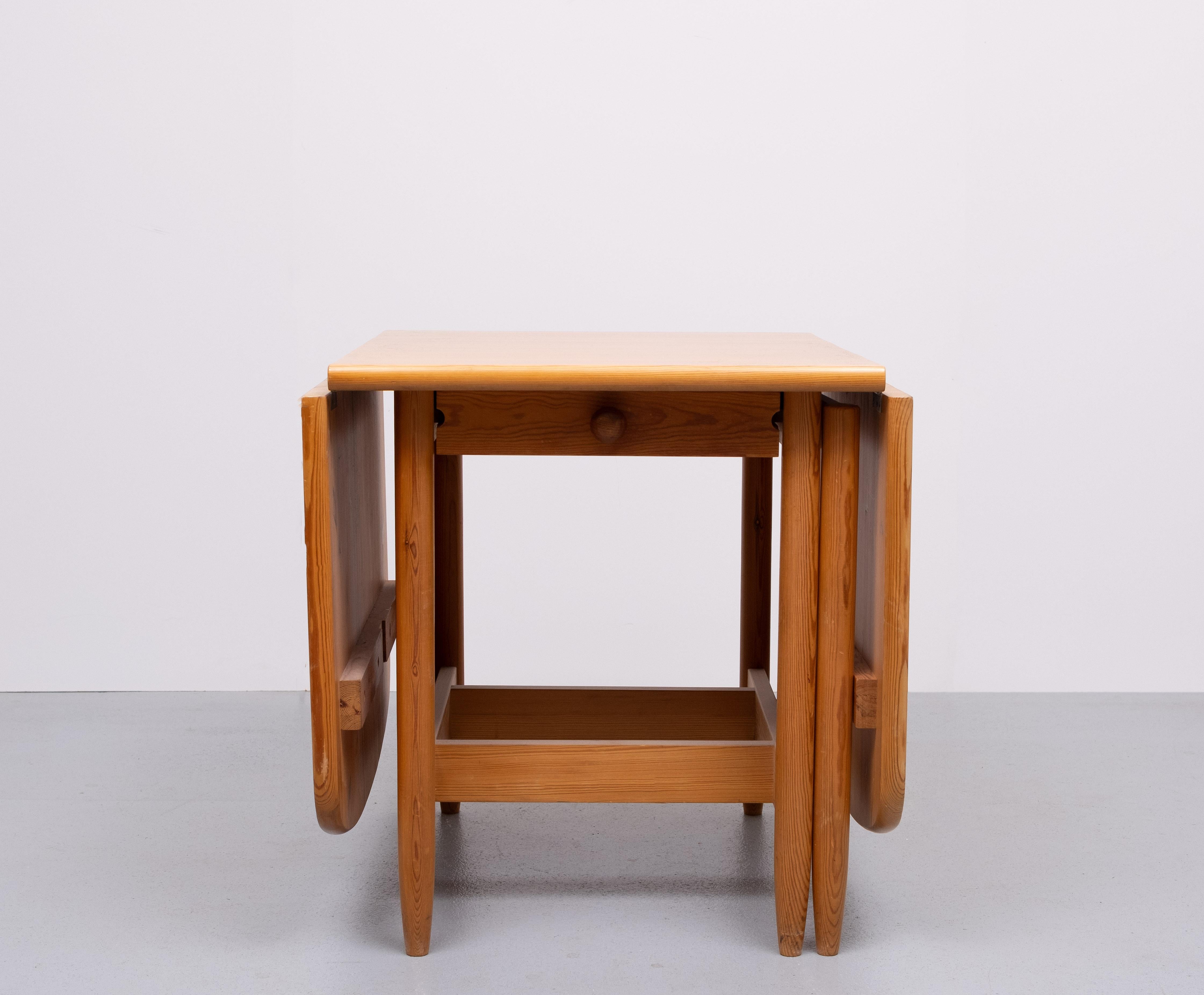 Mid-Century Modern Eero Aarnio  Solid Pine wood drop leaf dining table  Laukaan Puu 1970s For Sale