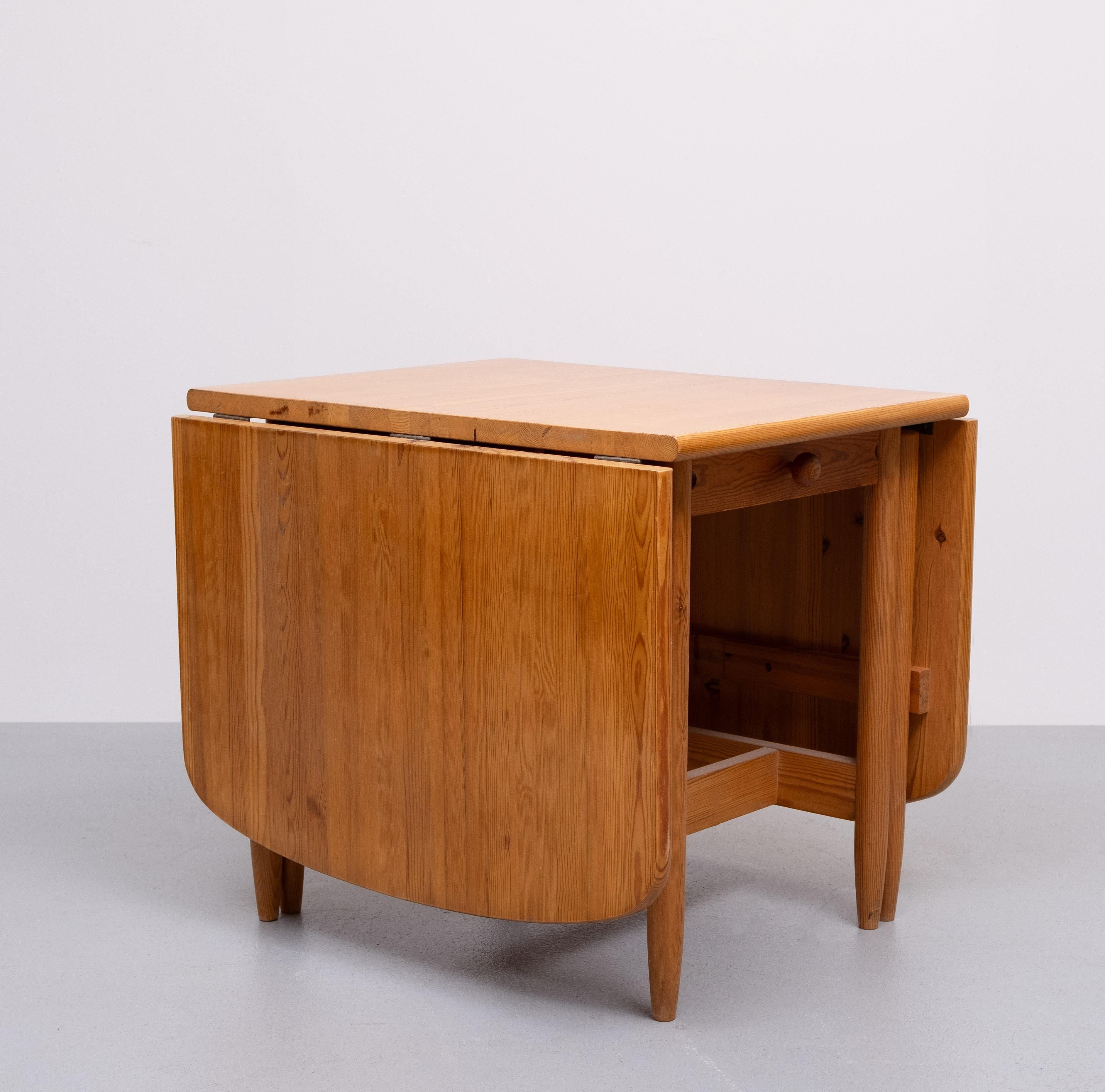 Eero Aarnio  Solid Pine wood drop leaf dining table  Laukaan Puu 1970s In Good Condition For Sale In Den Haag, NL