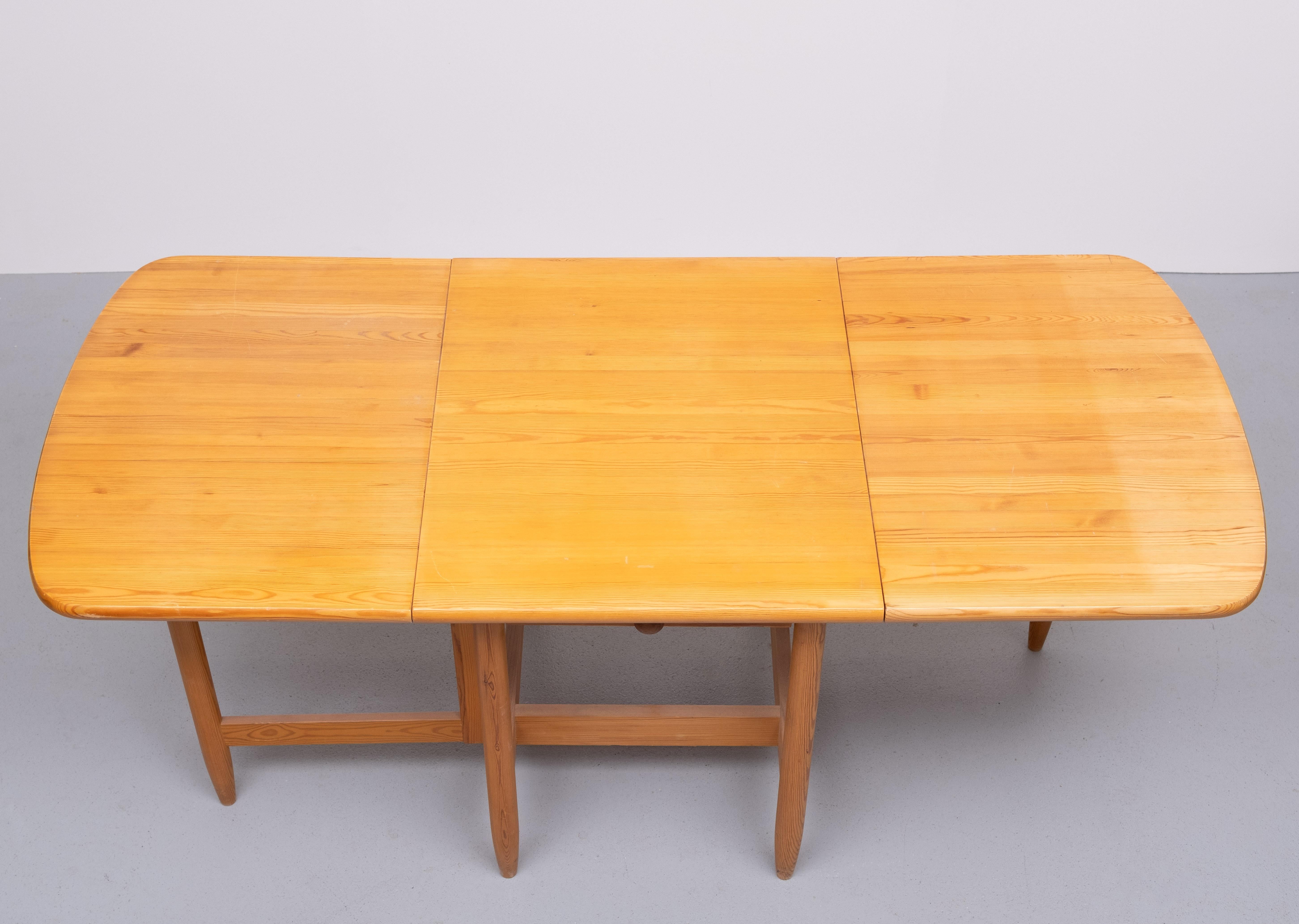 Eero Aarnio  Solid Pine wood drop leaf dining table  Laukaan Puu 1970s For Sale 1