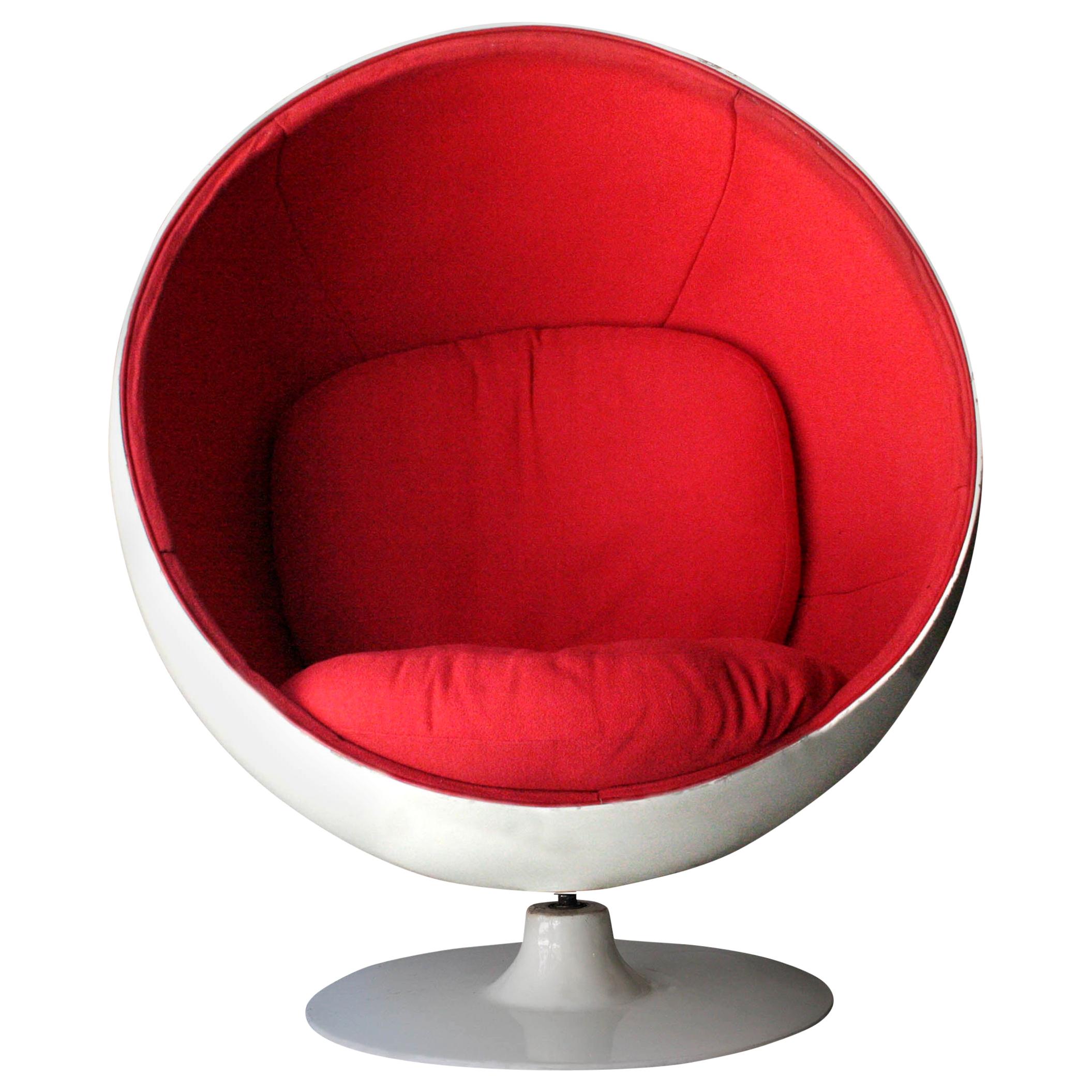 Eero Aarnio Style Mid-Century Modern ''Ball Chair'' White Red Finland, 1963