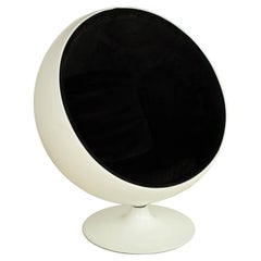 Eero Aarnio Style Mid Century White Ball Lounge Chair