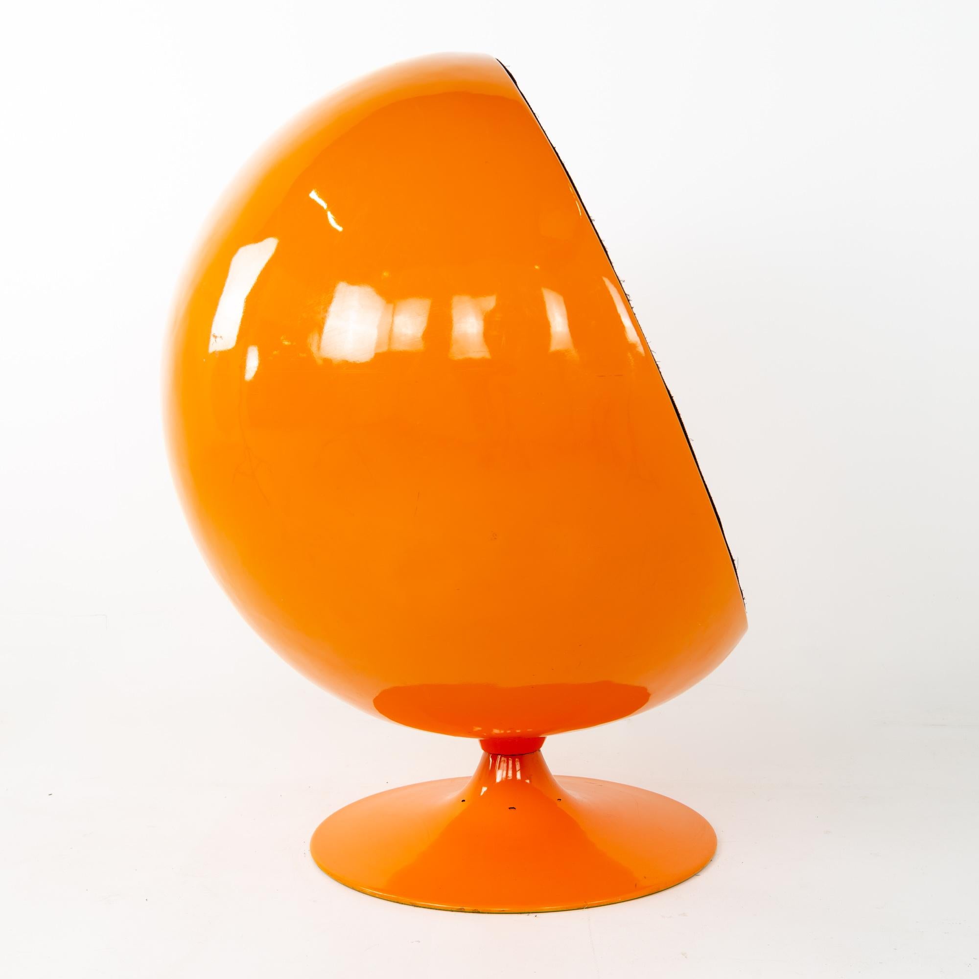 Eero Aarnio Style Midcentury Orange Ball Chair In Good Condition In Countryside, IL