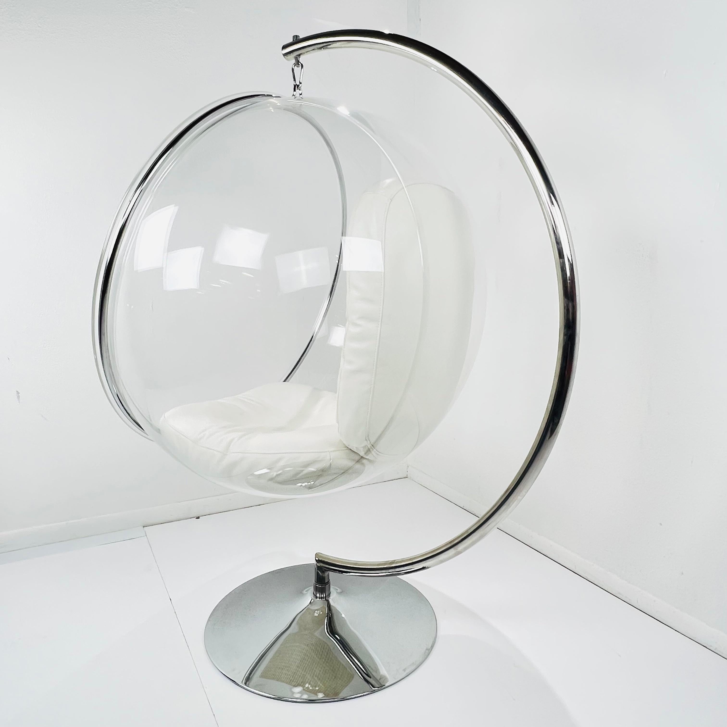 Eero Aarnio Suspended Lucite Bubble Chair In Good Condition For Sale In Dallas, TX