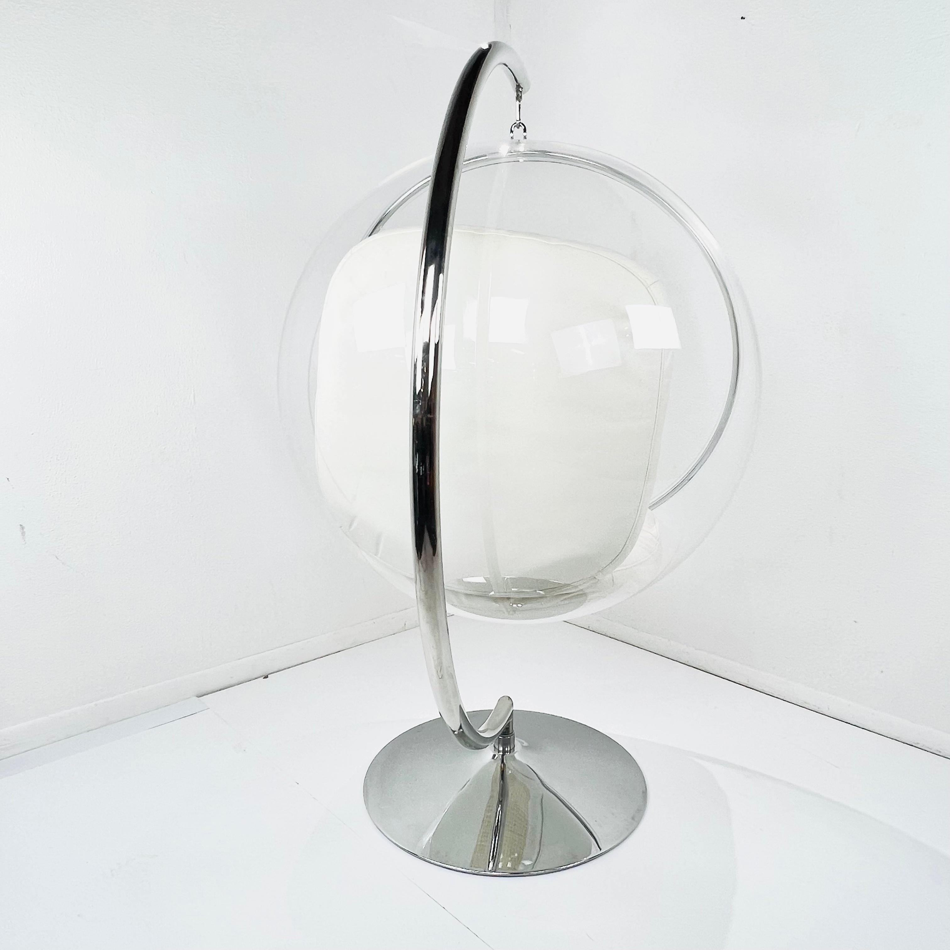 20ième siècle Fauteuil à bulles suspendu en lucite d'Eero Aarnio en vente