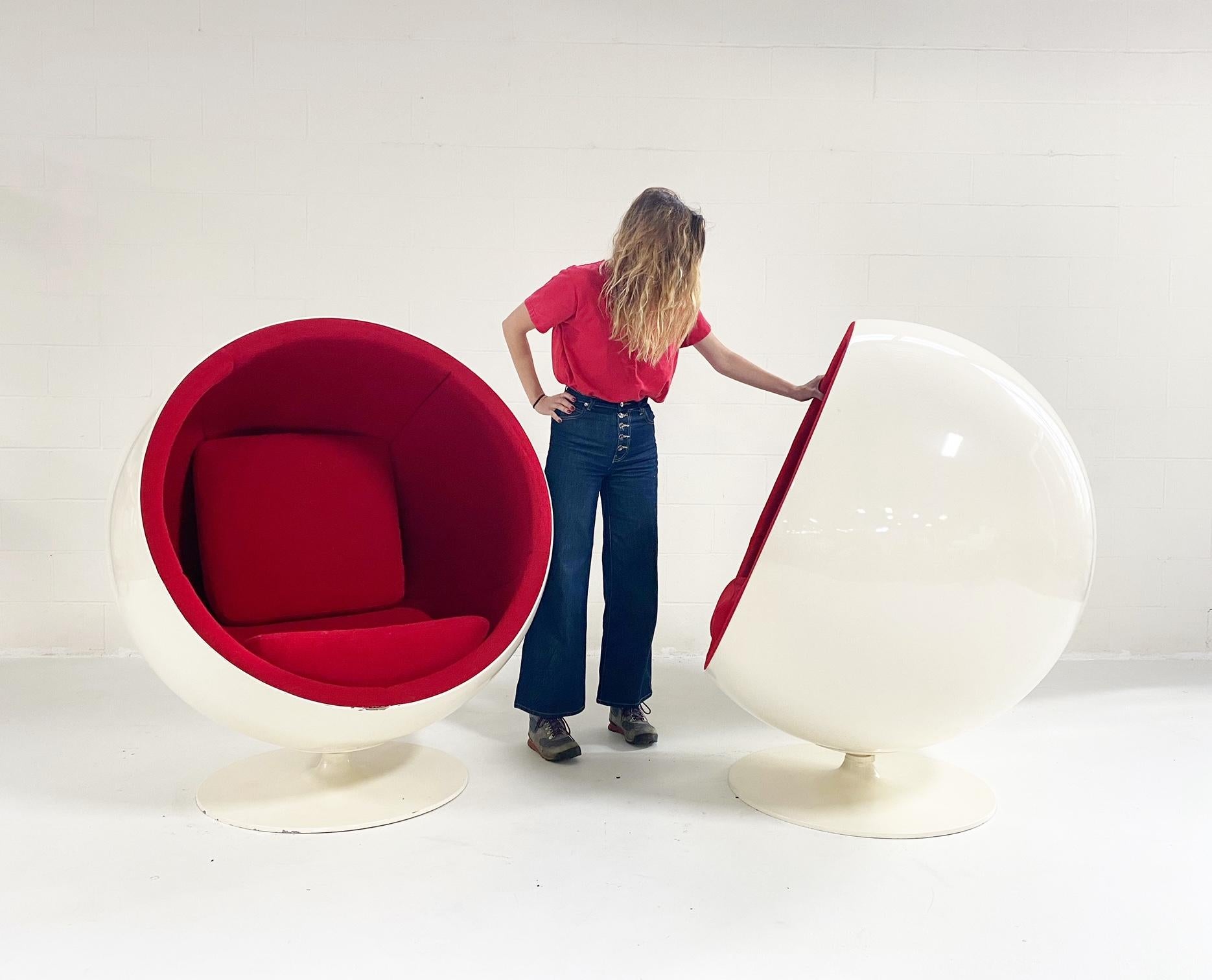 We love balls! Midcentury masterpieces. From Aarnio Originals website: The ball chair was designed in 1963 and debuted at the Cologne Furniture Fair in 1966. The chair is one of the most famous and beloved classics of Finnish design and it was the