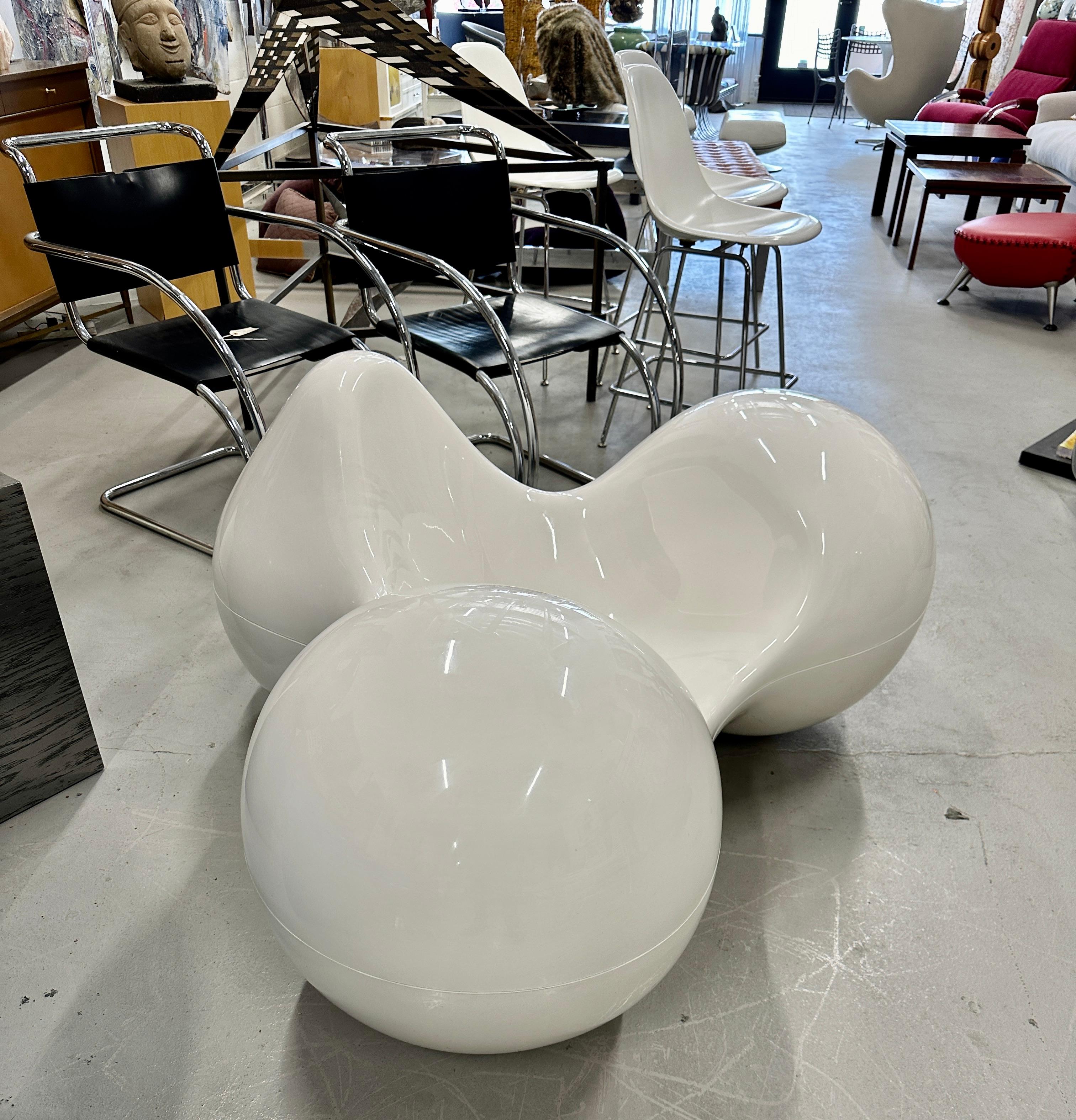 Eero Aarnio Silla Tomate en blanco Hecho a mano en venta