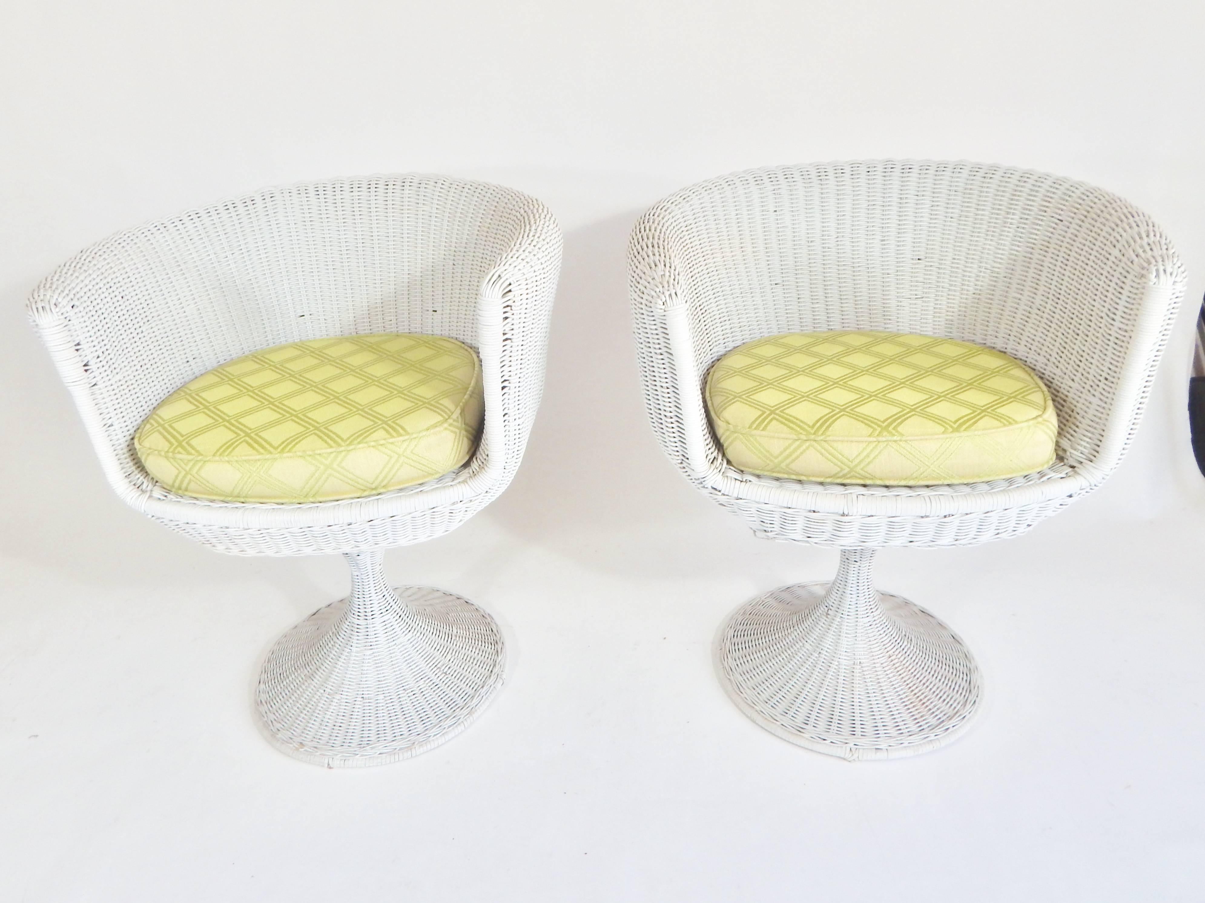 Eero Arnio Pair of Rare 1960s Rattan Tulip Swivel Chairs and Table Set 2