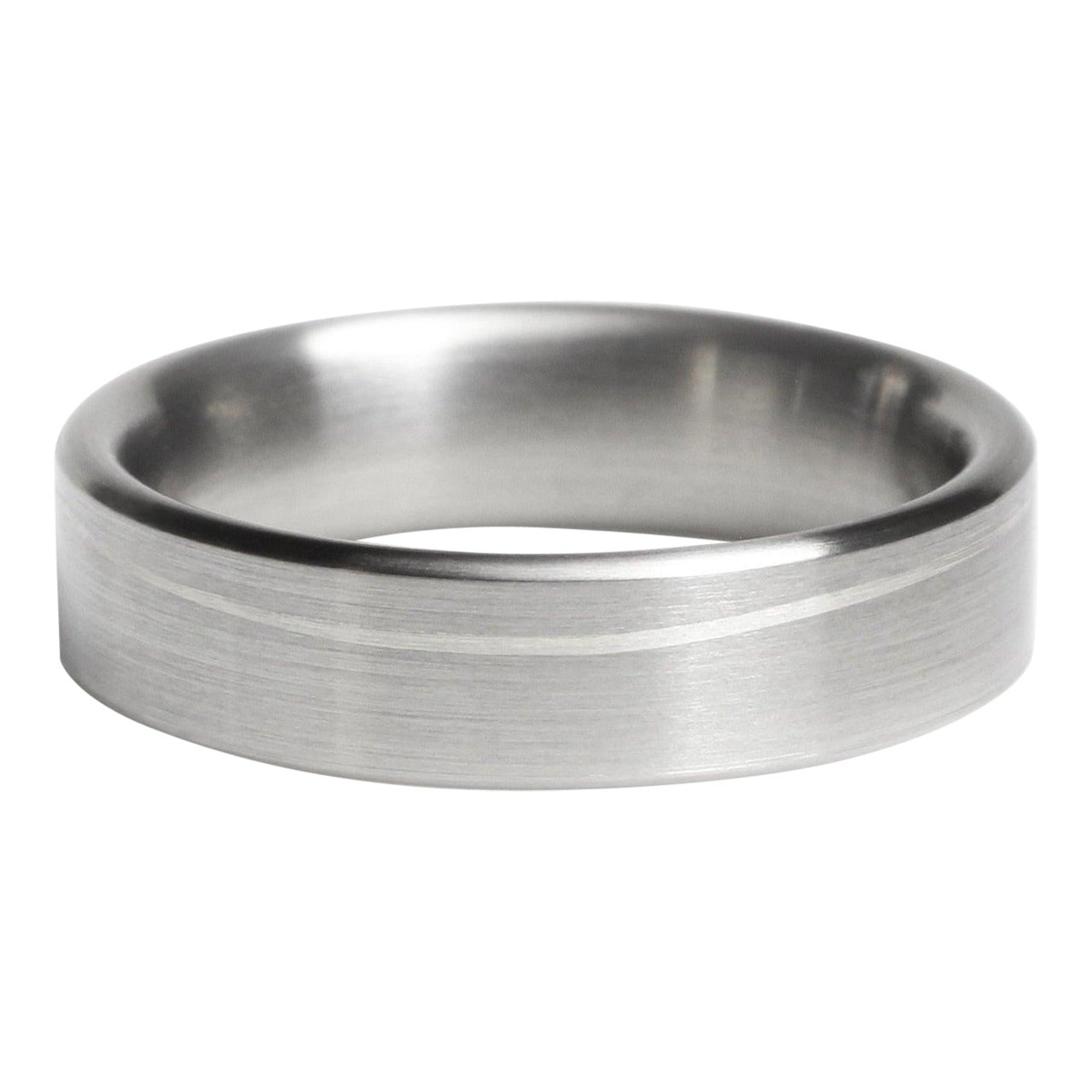 Hochzeitsring aus flachem Titan mit schwebender Silberintarsien Comfort Fit 6mm