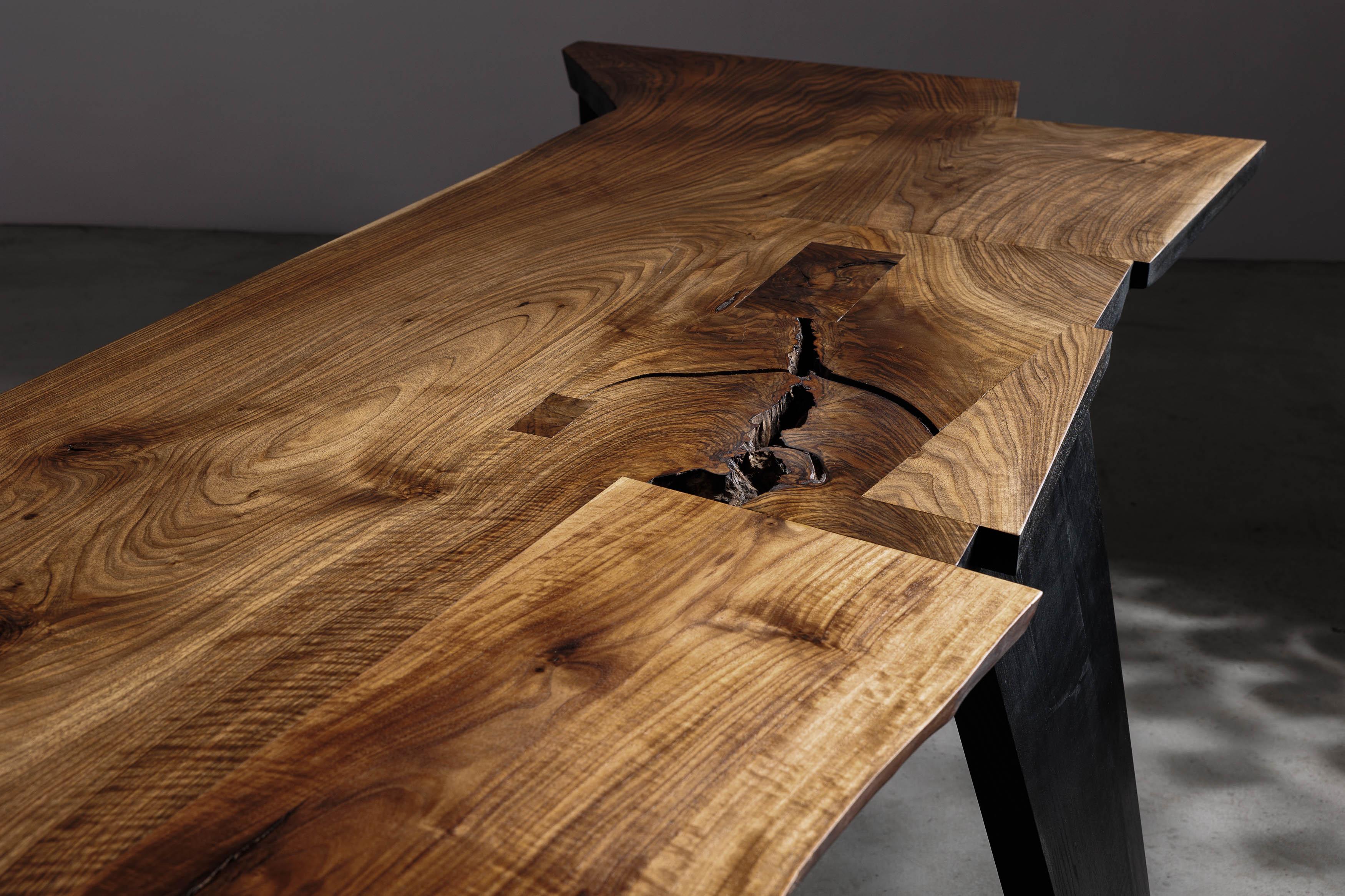 Vom Brutalismus inspirierter moderner Schreibtisch aus Nussbaumholz von Eero Moss im Angebot 3