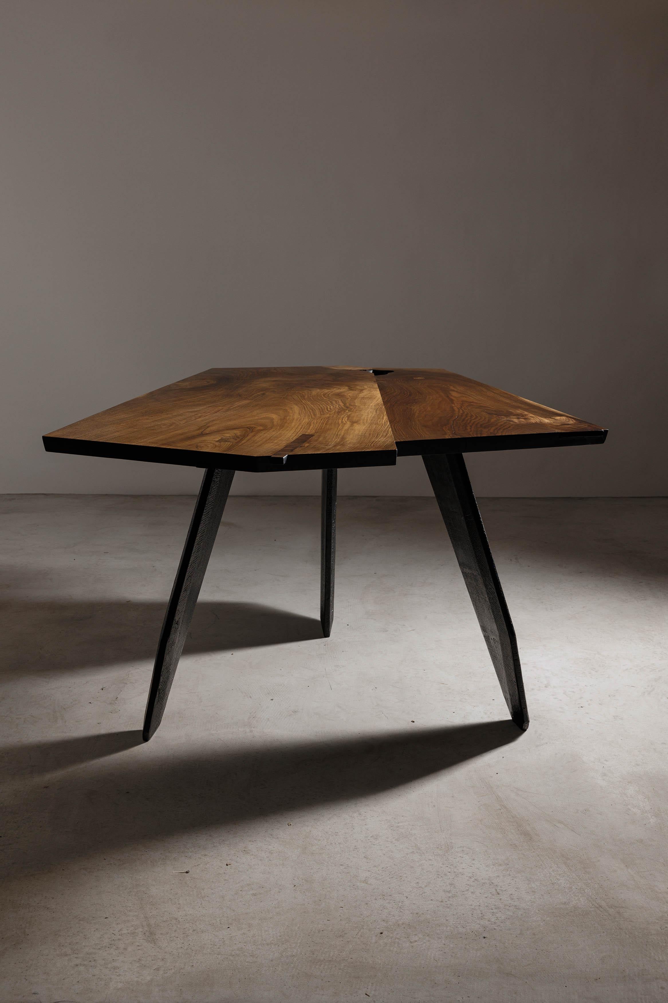 Eero Moss Small Walnut Dining Table, EM206 In New Condition For Sale In Ghimbav, RO