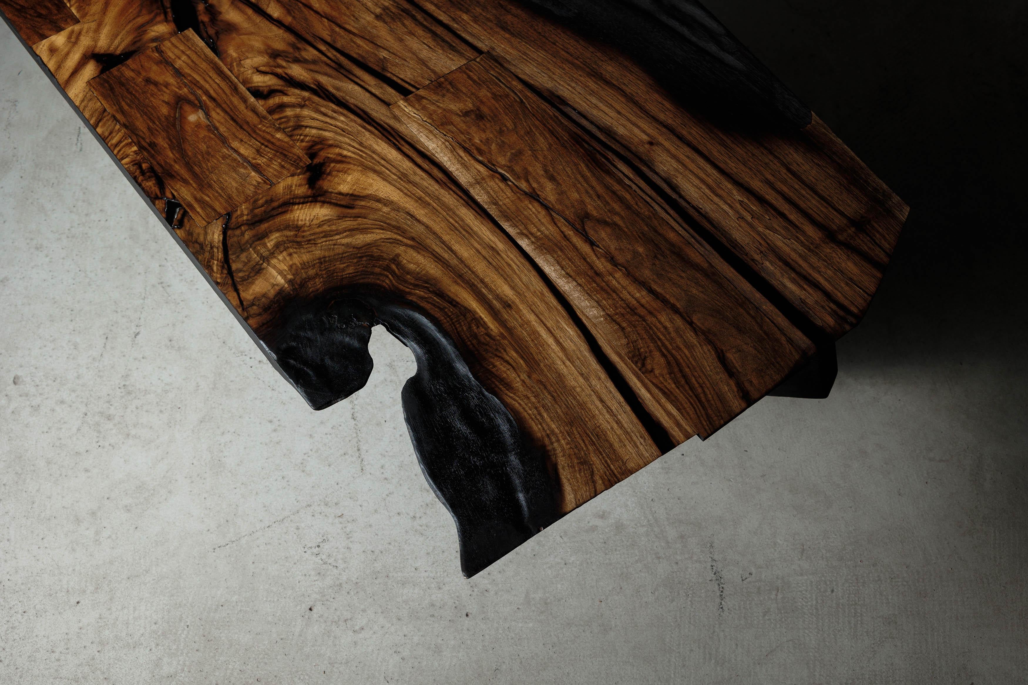 Brutalistischer Couchtisch aus Nussbaumholz von Eero Moss – EM103 im Zustand „Neu“ im Angebot in Ghimbav, RO