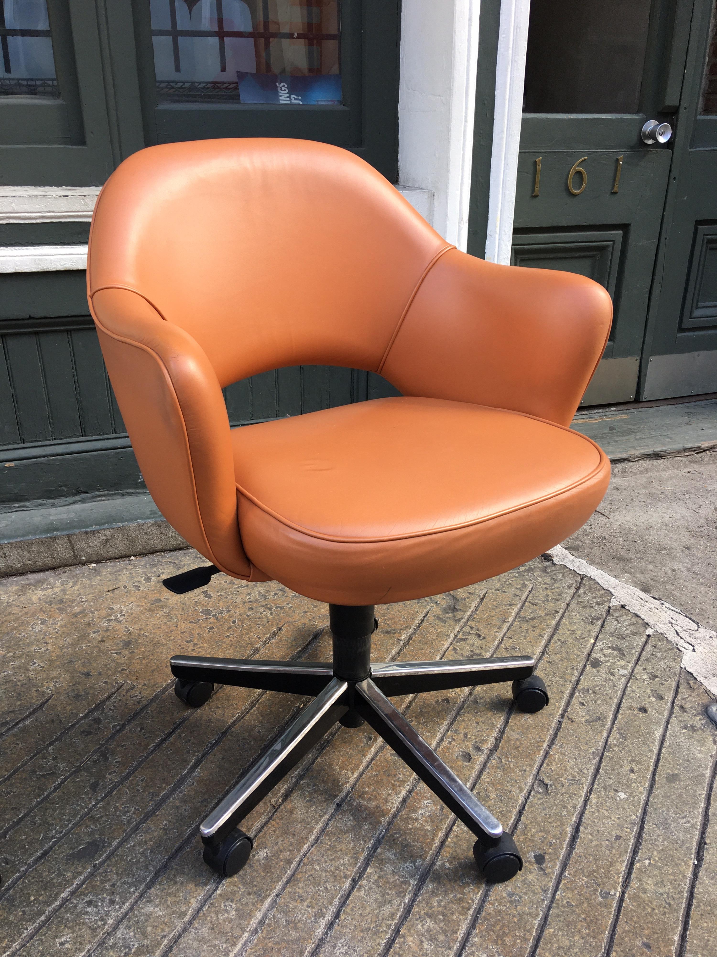 Eero Saarenan for Knoll Executive Office Chair in Leather 1 LEFT! In Good Condition In Philadelphia, PA