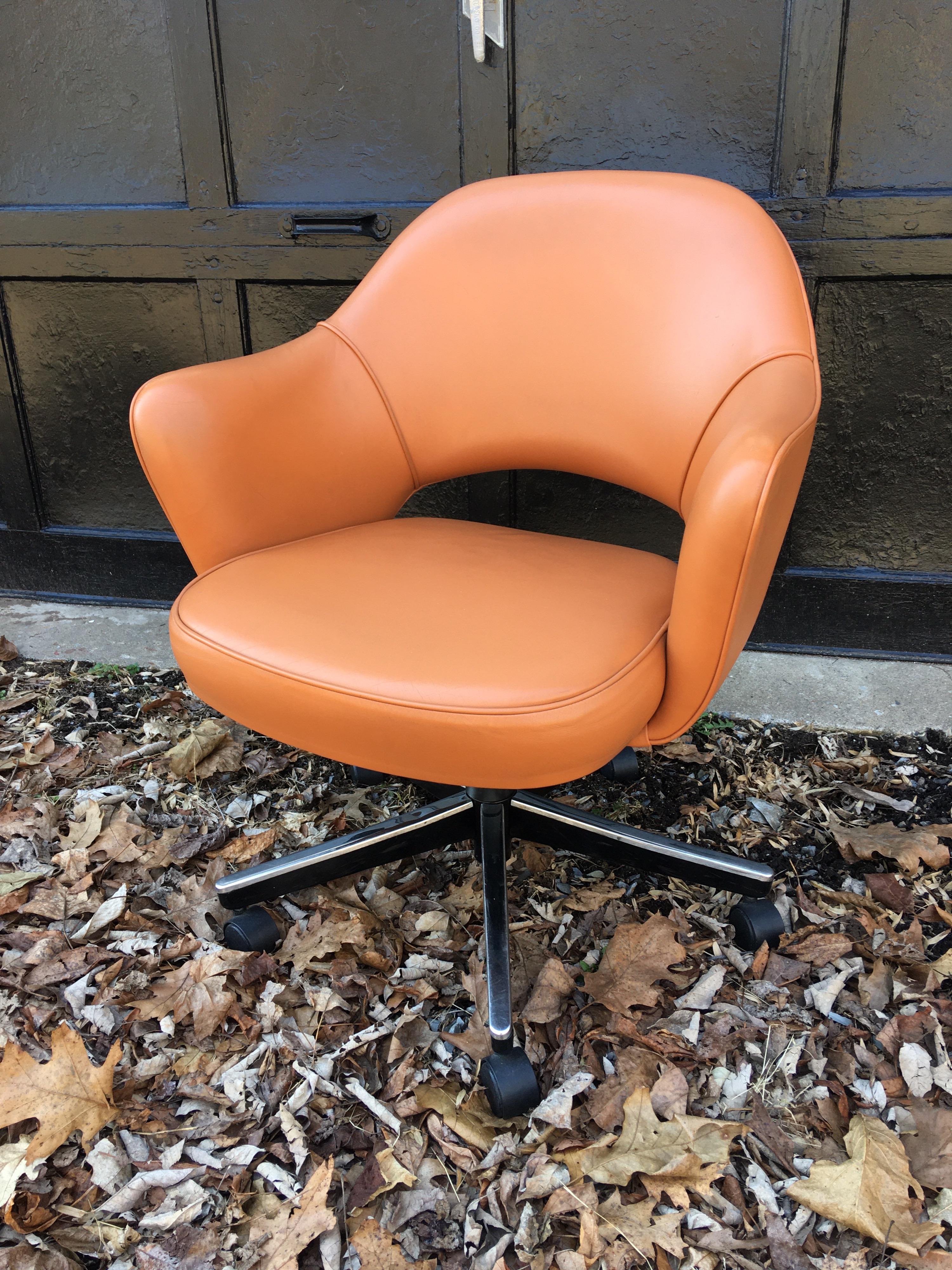 Contemporary Eero Saarenan for Knoll Executive Office Chair in Leather 1 LEFT!