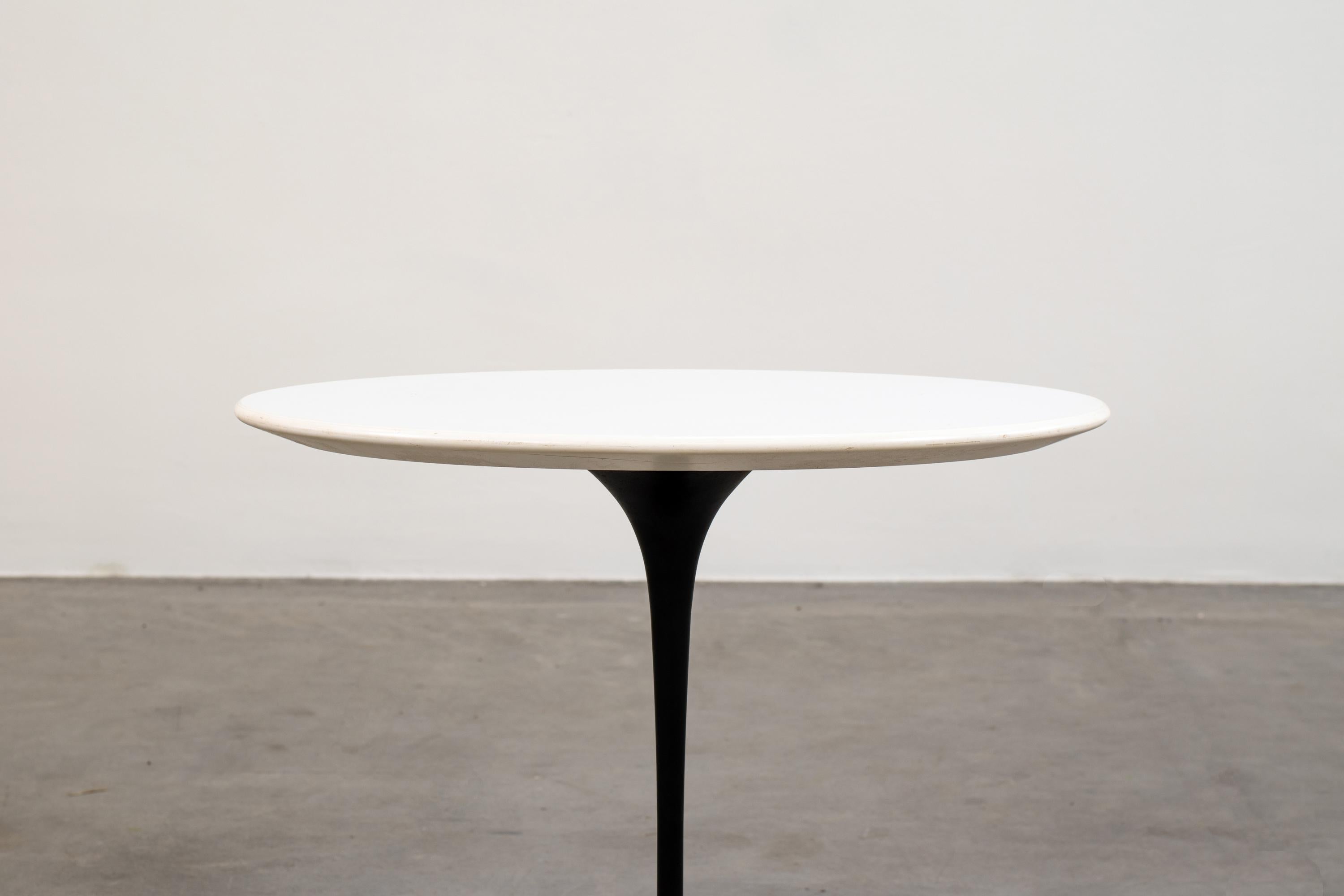 European Eero Saarineen Set of Two Black and White Low Tables in Wood and Aluminum 1990s For Sale