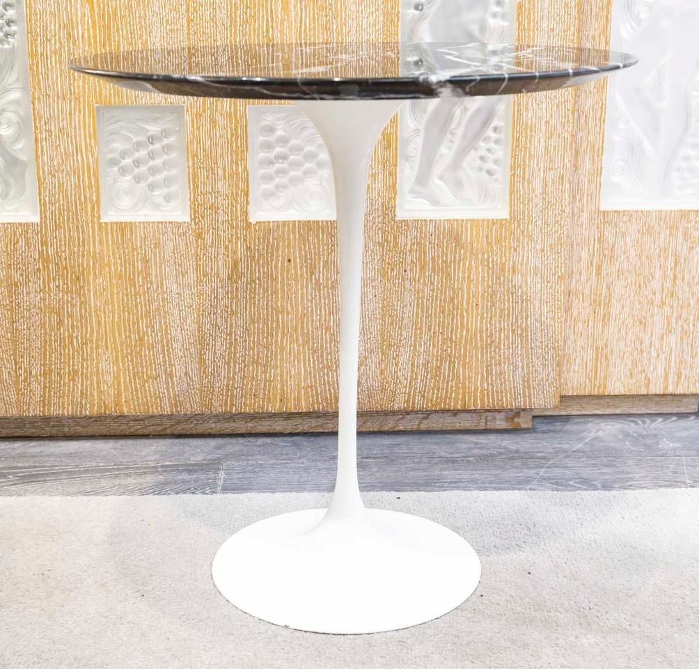 20th Century Eero SAARINEN (1910-1961), Edition Knoll: MARQUINA black marble pedestal table For Sale