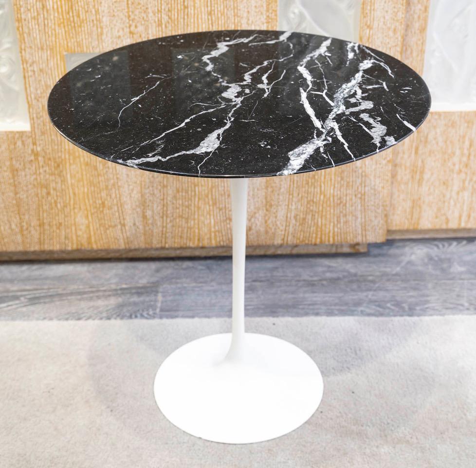 Aluminum Eero SAARINEN (1910-1961), Edition Knoll: MARQUINA black marble pedestal table For Sale