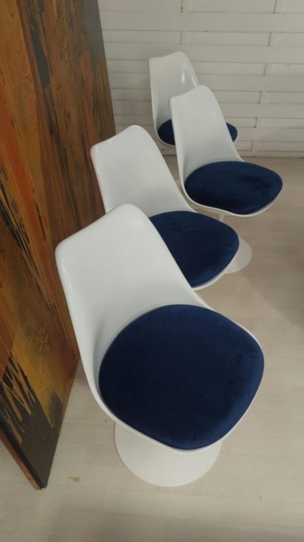 French Eero Saarinen (1910–1961) & Knoll International (publisher) 4 swivel chairs For Sale