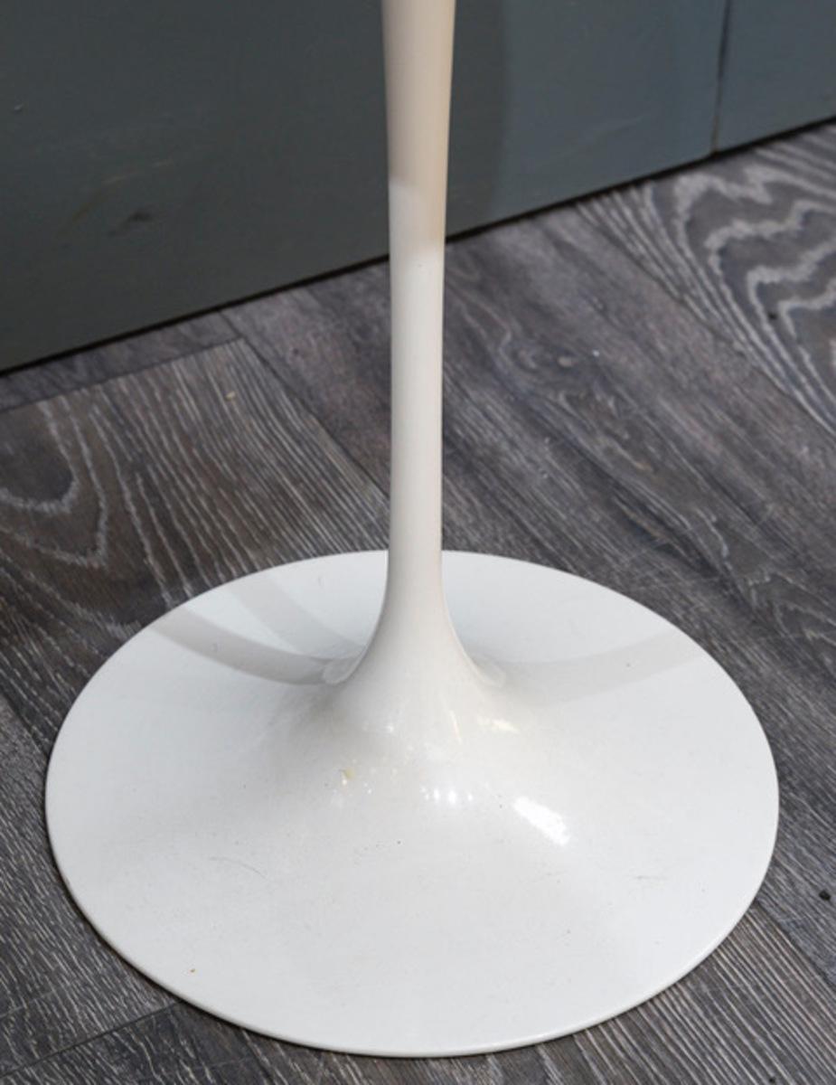 Marbre Eero SAARINEN (1910-1961), Edition Knoll : Table à piédestal ovale en marbre en vente