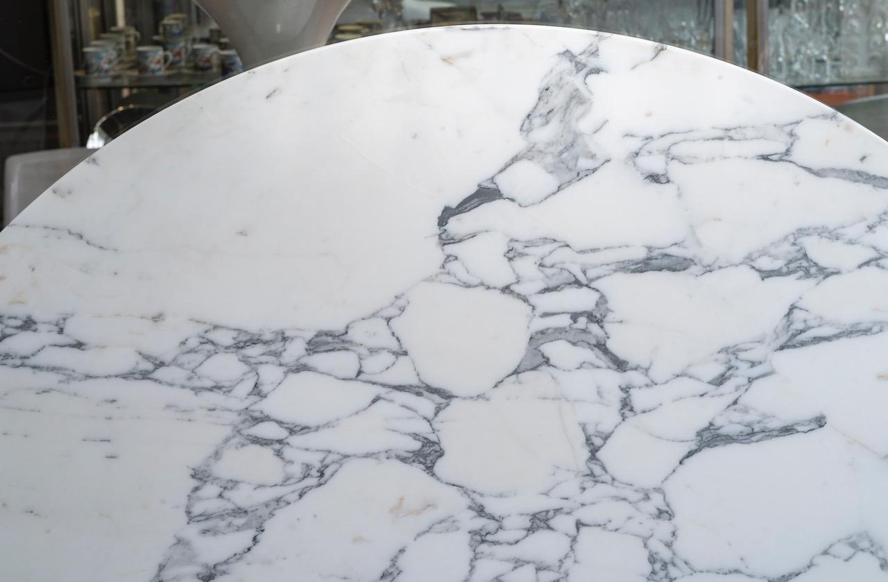 Eero Saarinen (1910-1961) - Knoll: Oval table 198 cm, Arabescato, circa 1990 In Excellent Condition For Sale In SAINT-OUEN-SUR-SEINE, FR