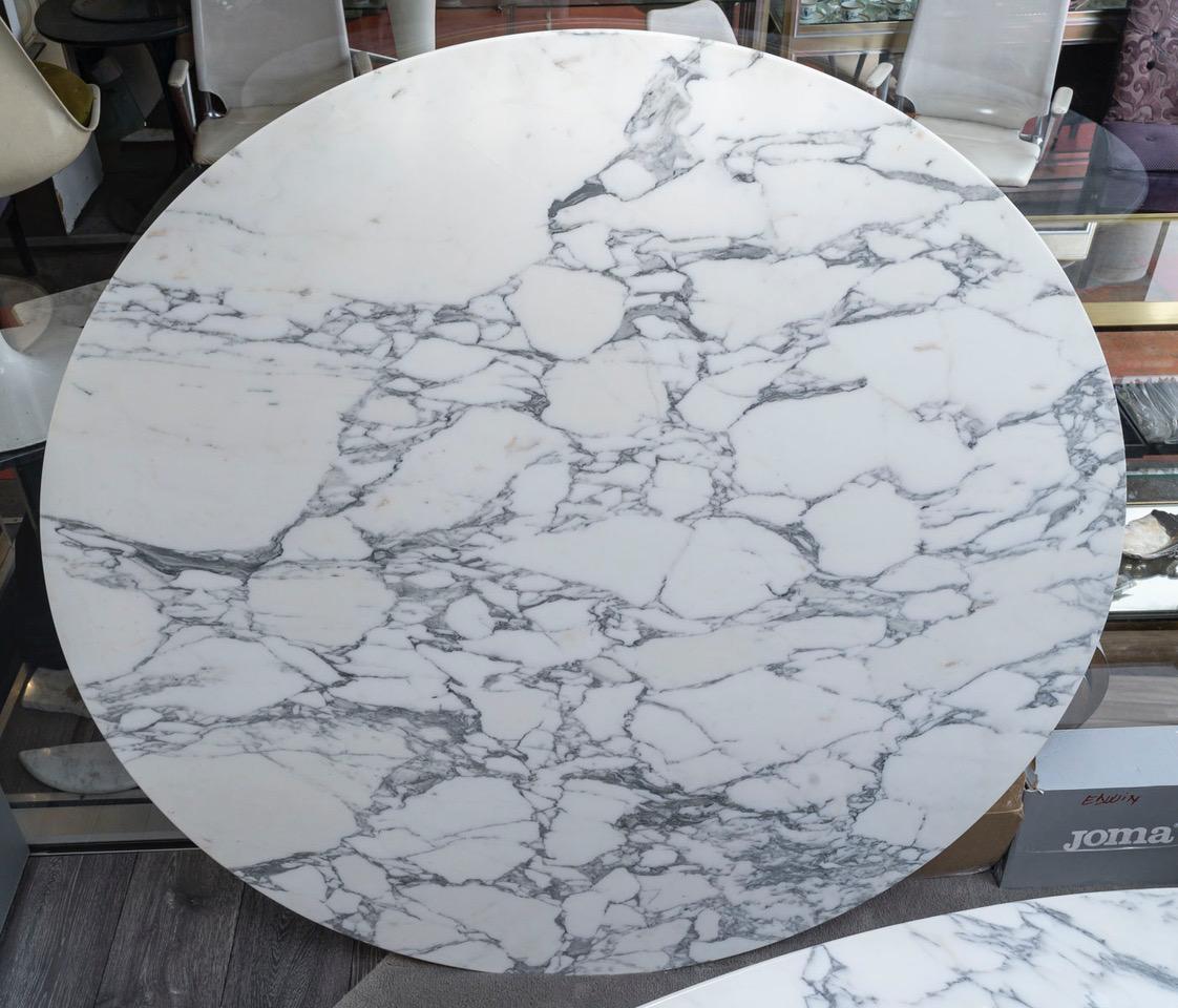 20th Century Eero Saarinen (1910-1961) - Knoll: Oval table 198 cm, Arabescato, circa 1990 For Sale