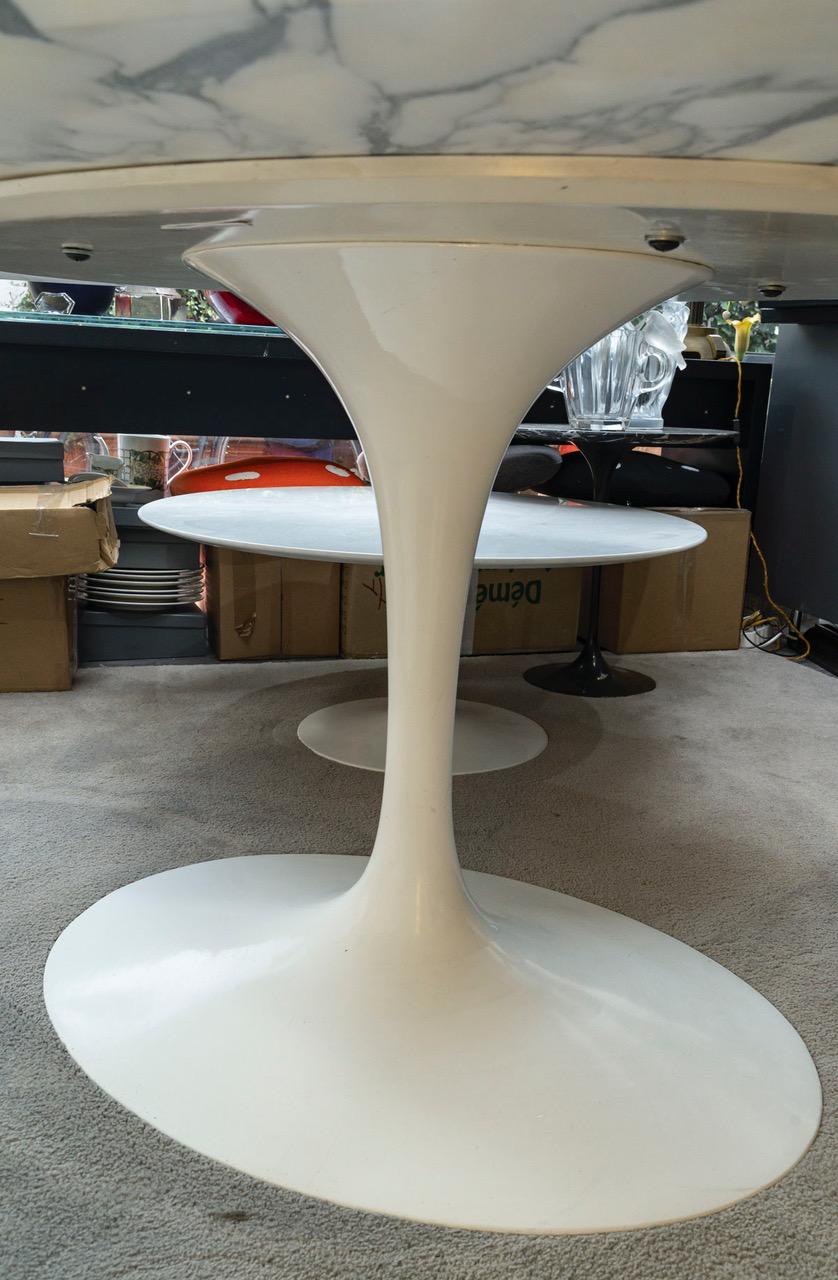 Eero Saarinen (1910-1961) - Knoll: Oval table 198 cm, Arabescato, circa 1990 For Sale 3