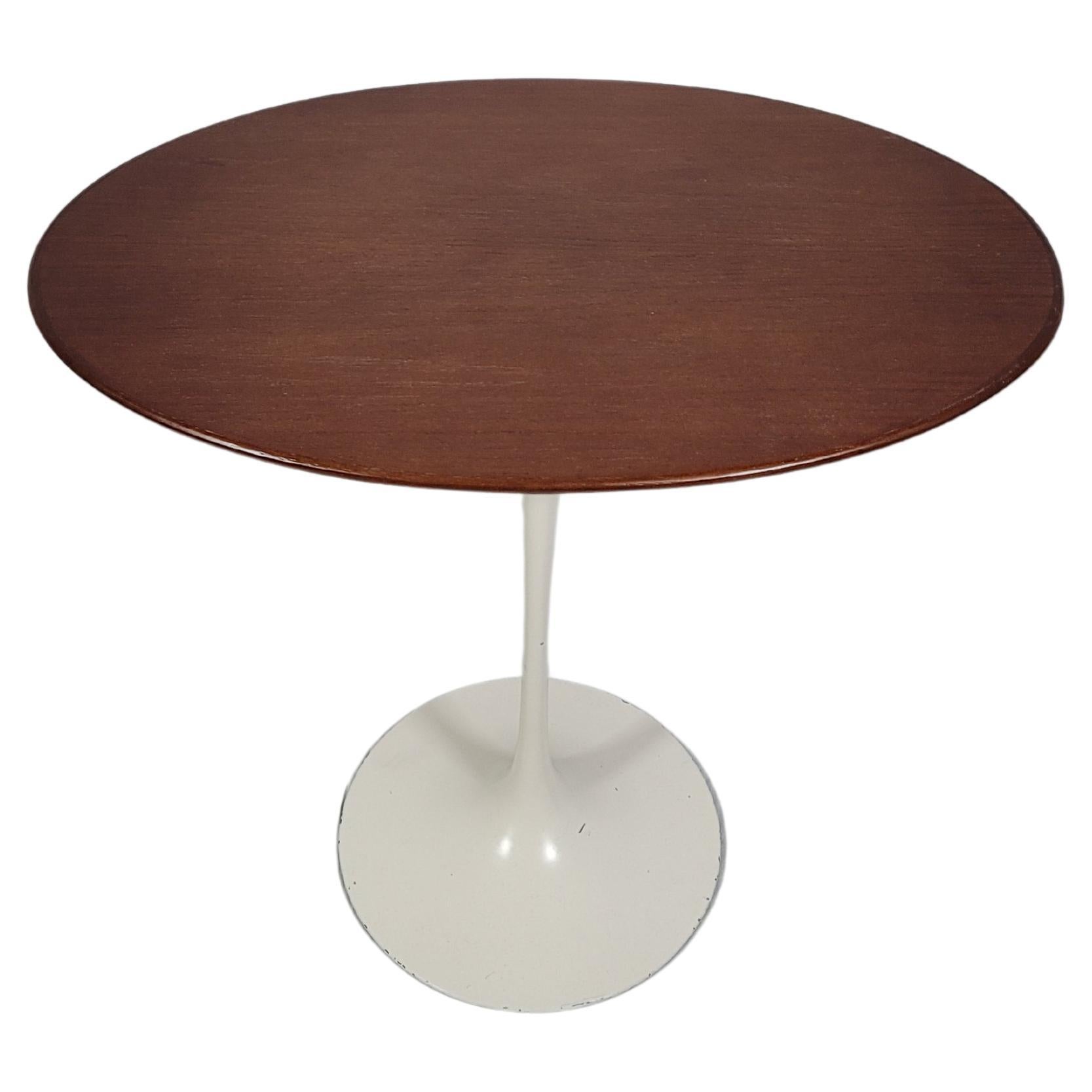 Eero Saarinen 22" Oval Tulip Base Side Table with Walnut Top For Sale