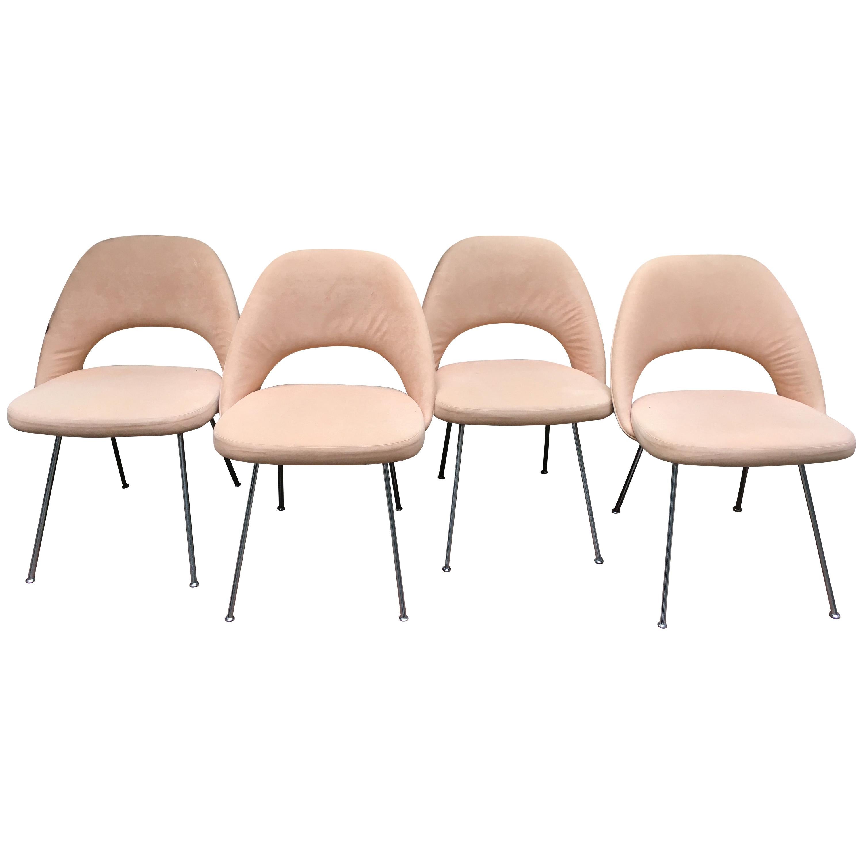 Eero Saarinen "4 Chairs Conférence Modele"
