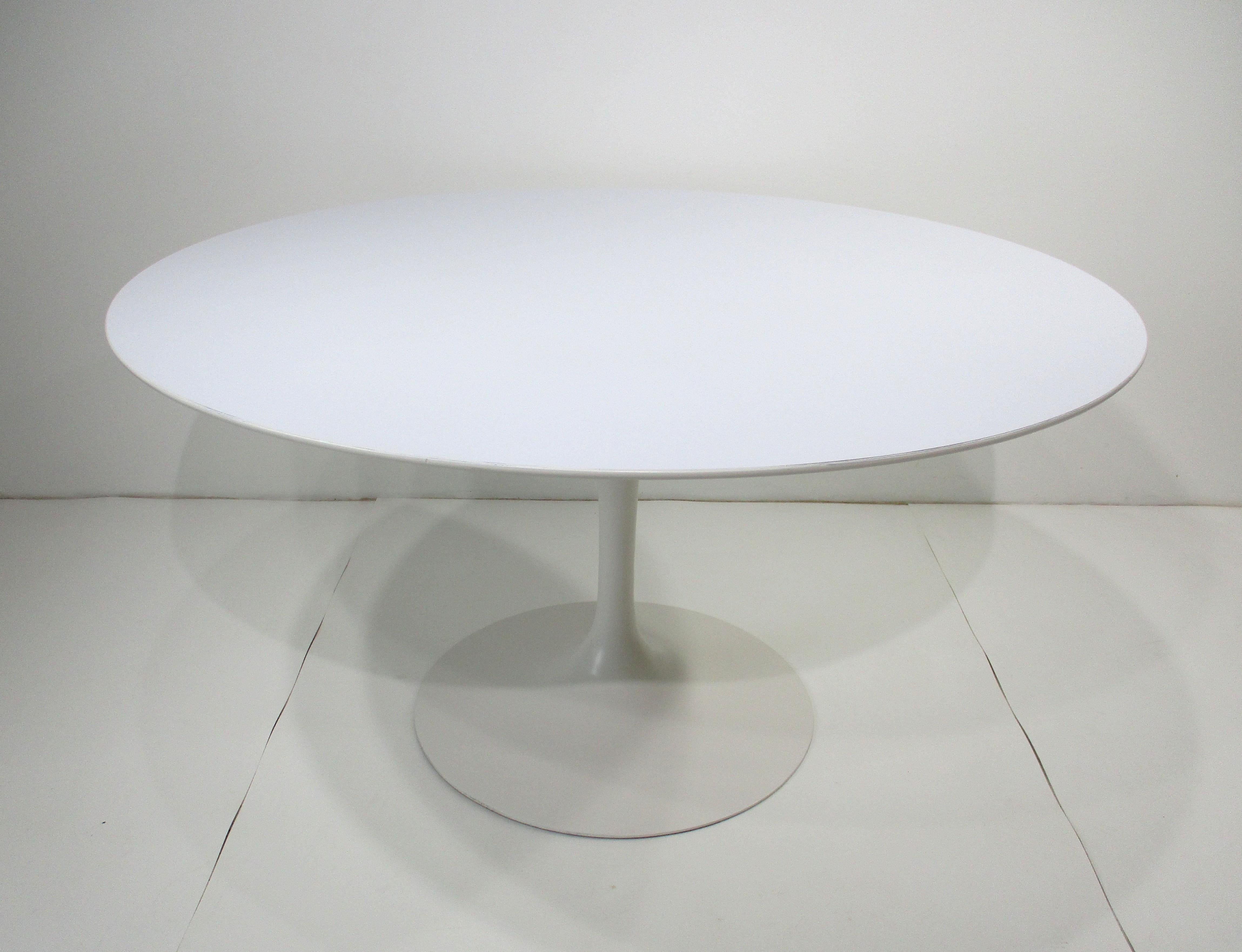 Mid-Century Modern Eero Saarinen 54